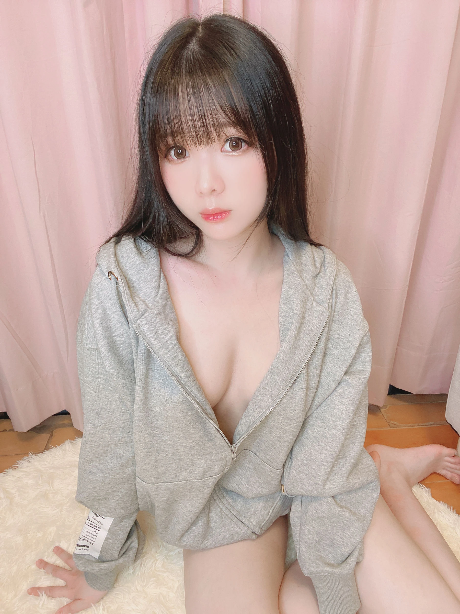 微博妹纸霜月shimo – 裸パーカー插图2