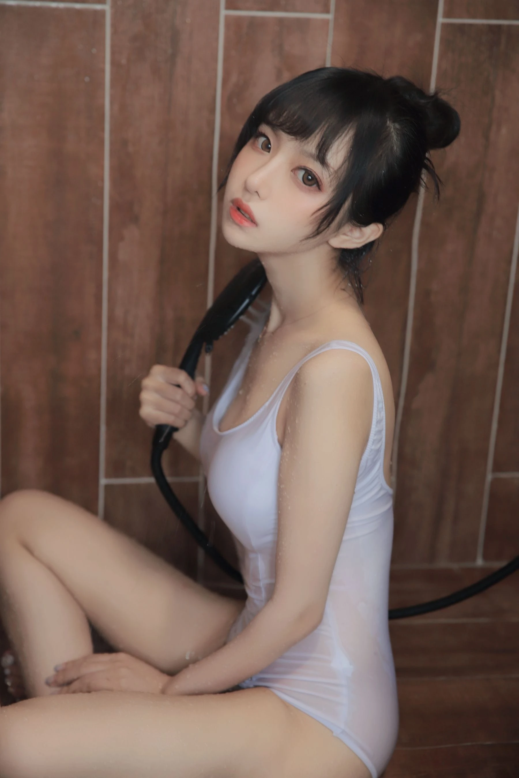 Shika小鹿鹿 – 半透浴室插图1