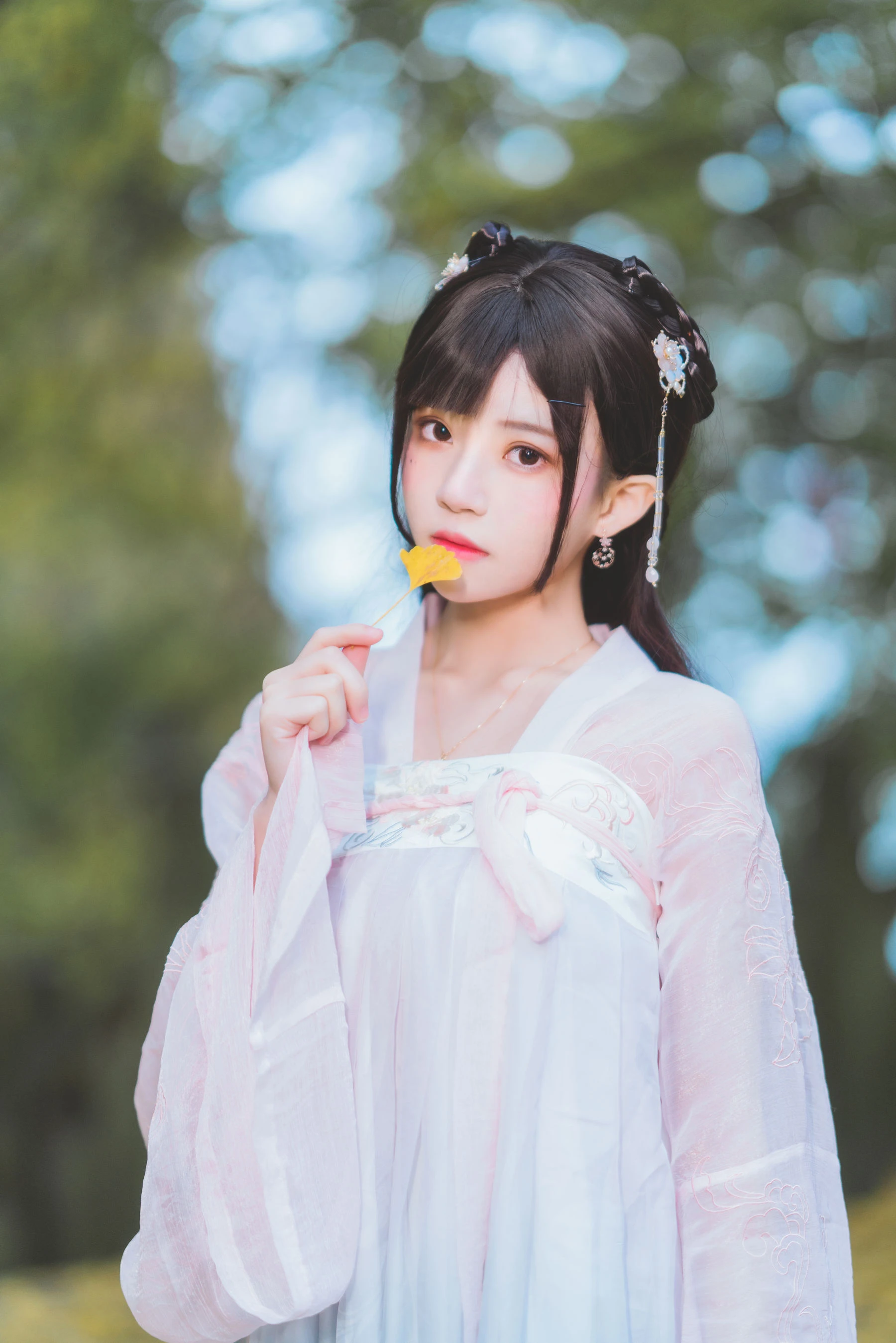 桜桃喵 – 温柔之汉服银杏插图1