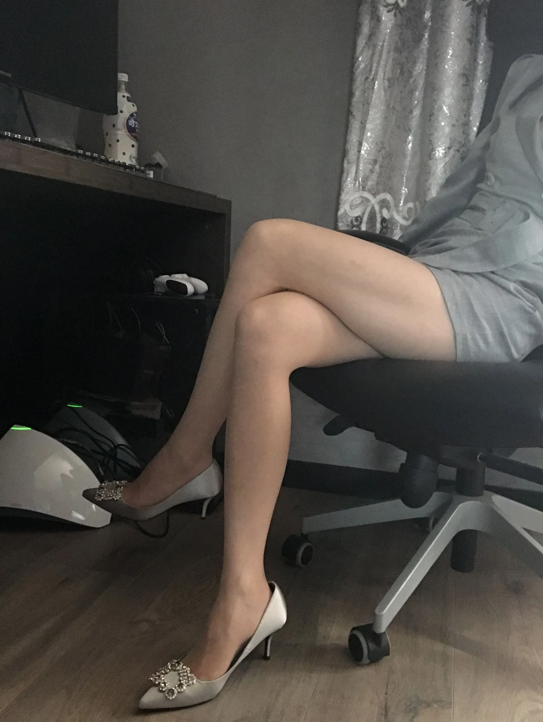 丝足博主麋鹿_Monroe 2020.04.15 御姐薄丝 [32P]插图3