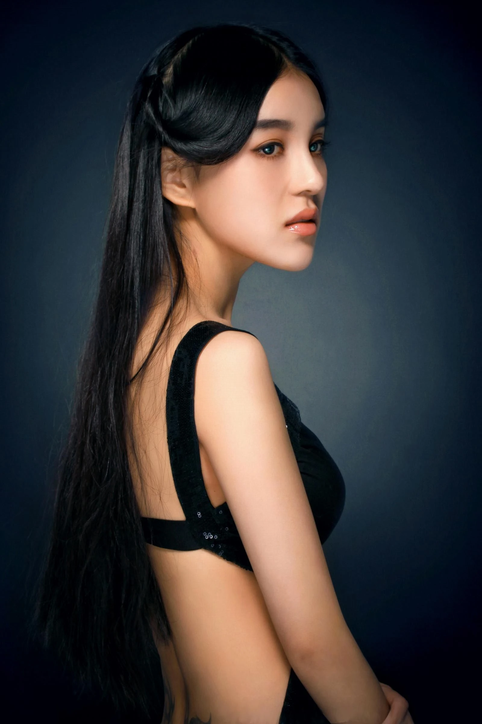 混血美女模特石一伊 棚拍图片 [45P]高清在线免费欣赏–微密图社-微密图社