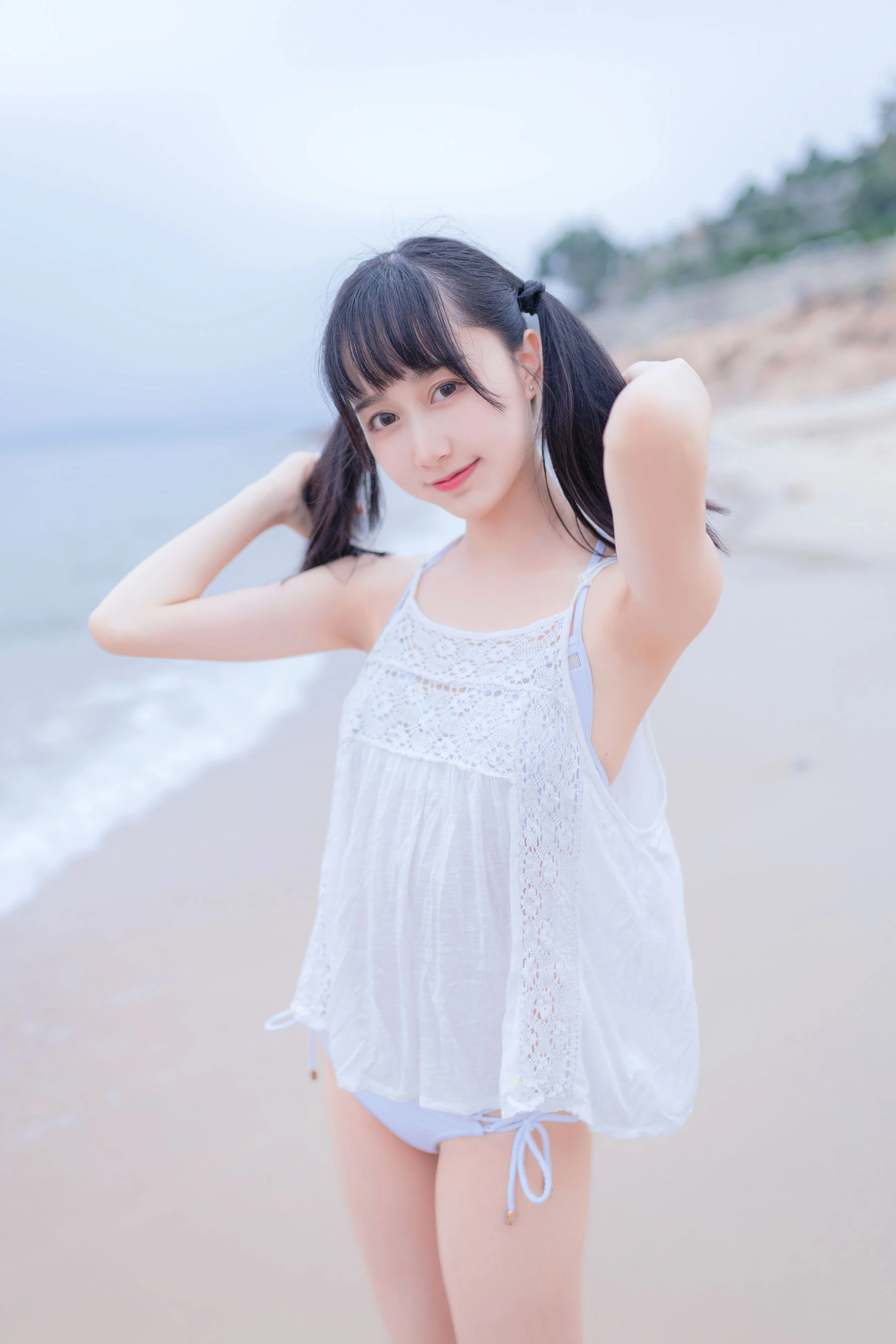 萌系小姐姐木绵绵OwO 海边白色比基尼 [30P]插图2