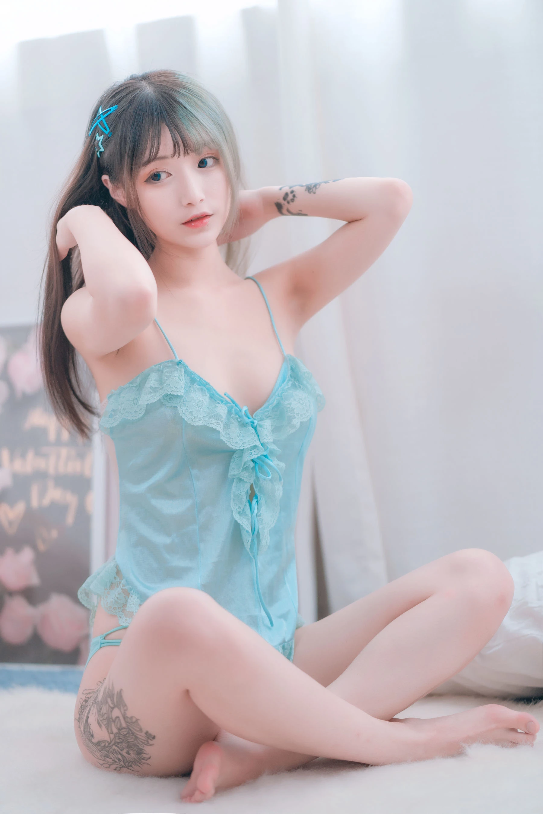动漫博主铁板烧鬼舞w – 露背插图2