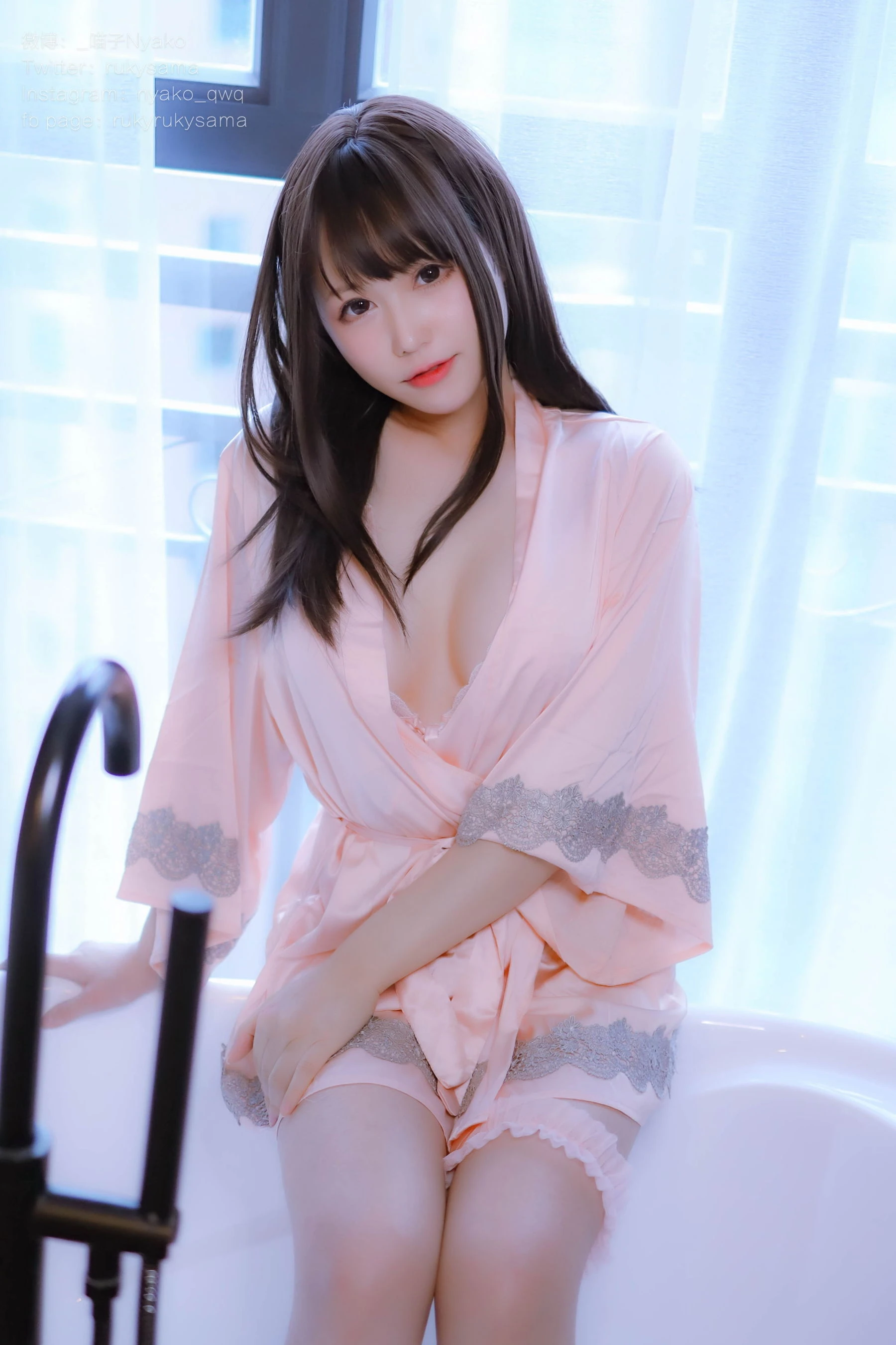 萌妹子Nyako喵子 – 妄想彼女との同棲生活 之 粉嫩丝绸睡衣 [79P]插图1