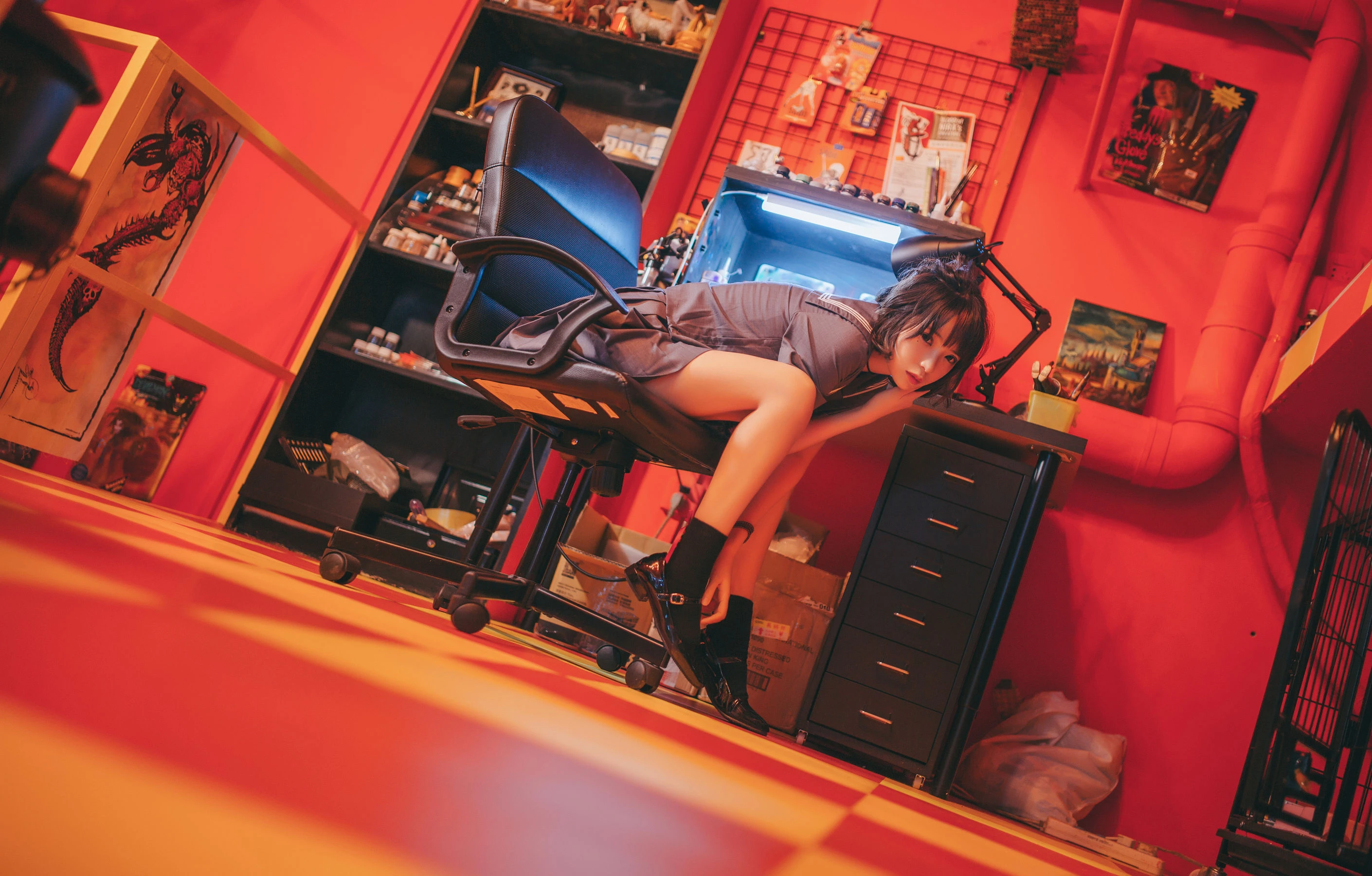 疯猫ss《被囚禁的少女》插图3