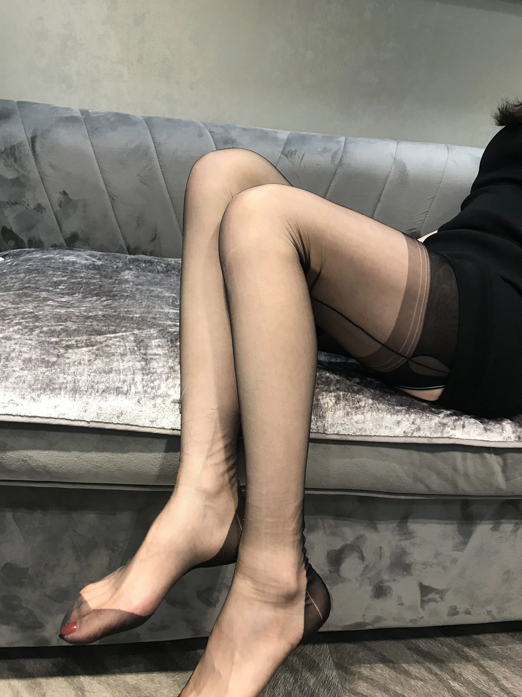 丝足博主麋鹿_Monroe – 红高黑吊 [39P]插图3
