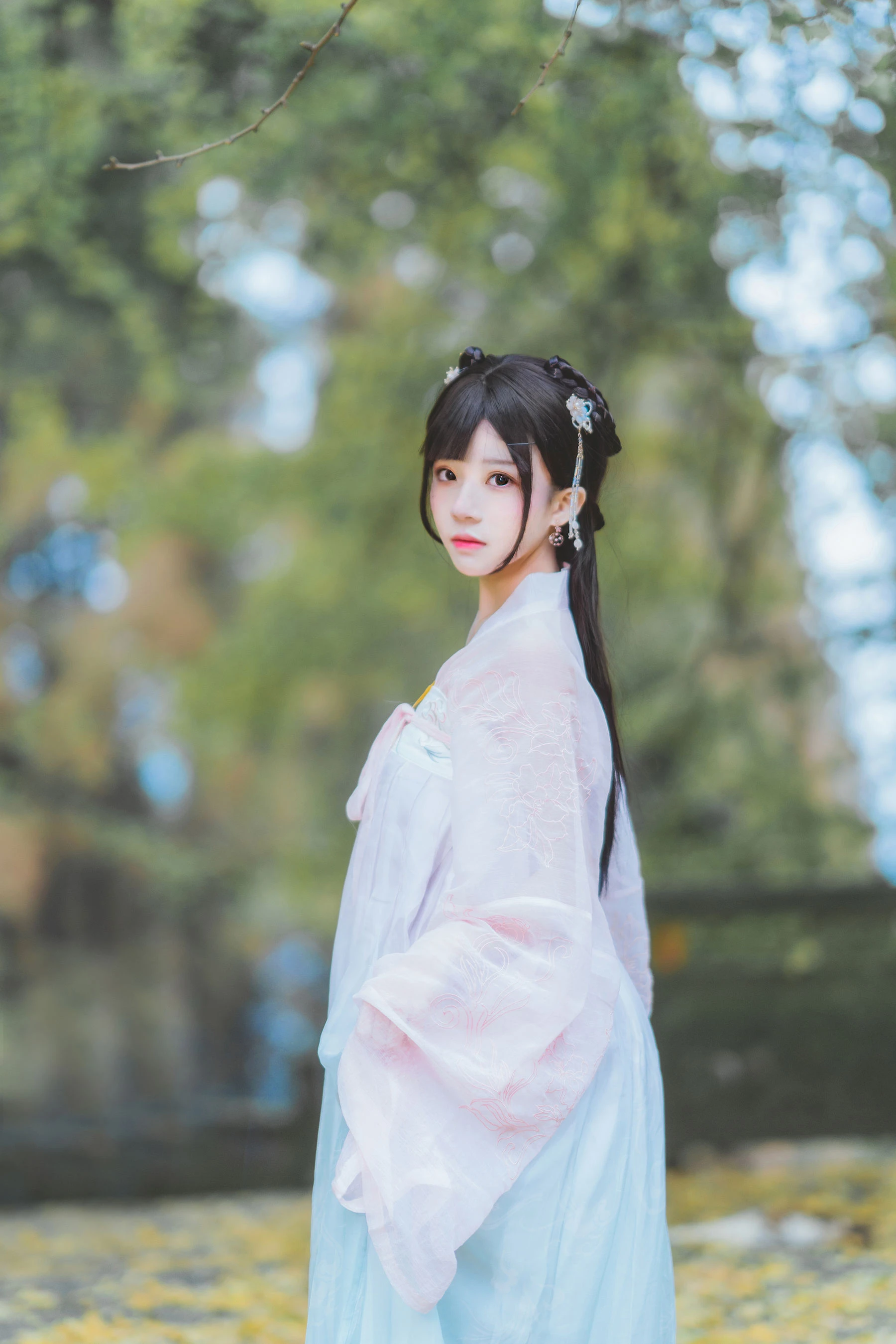 桜桃喵 – 温柔之汉服银杏插图3