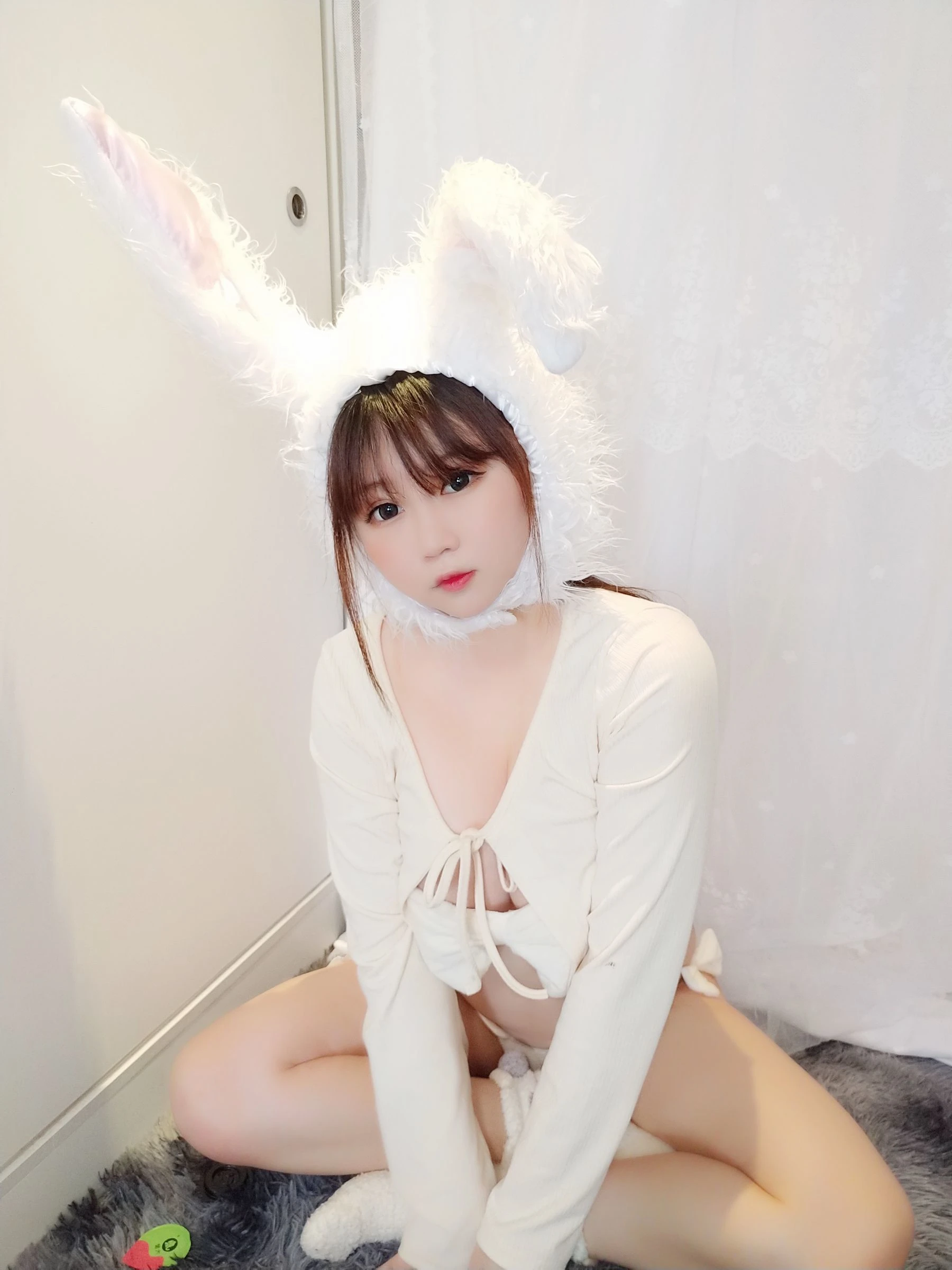 蜜桃少女是依酱呀 – 小白兔插图3