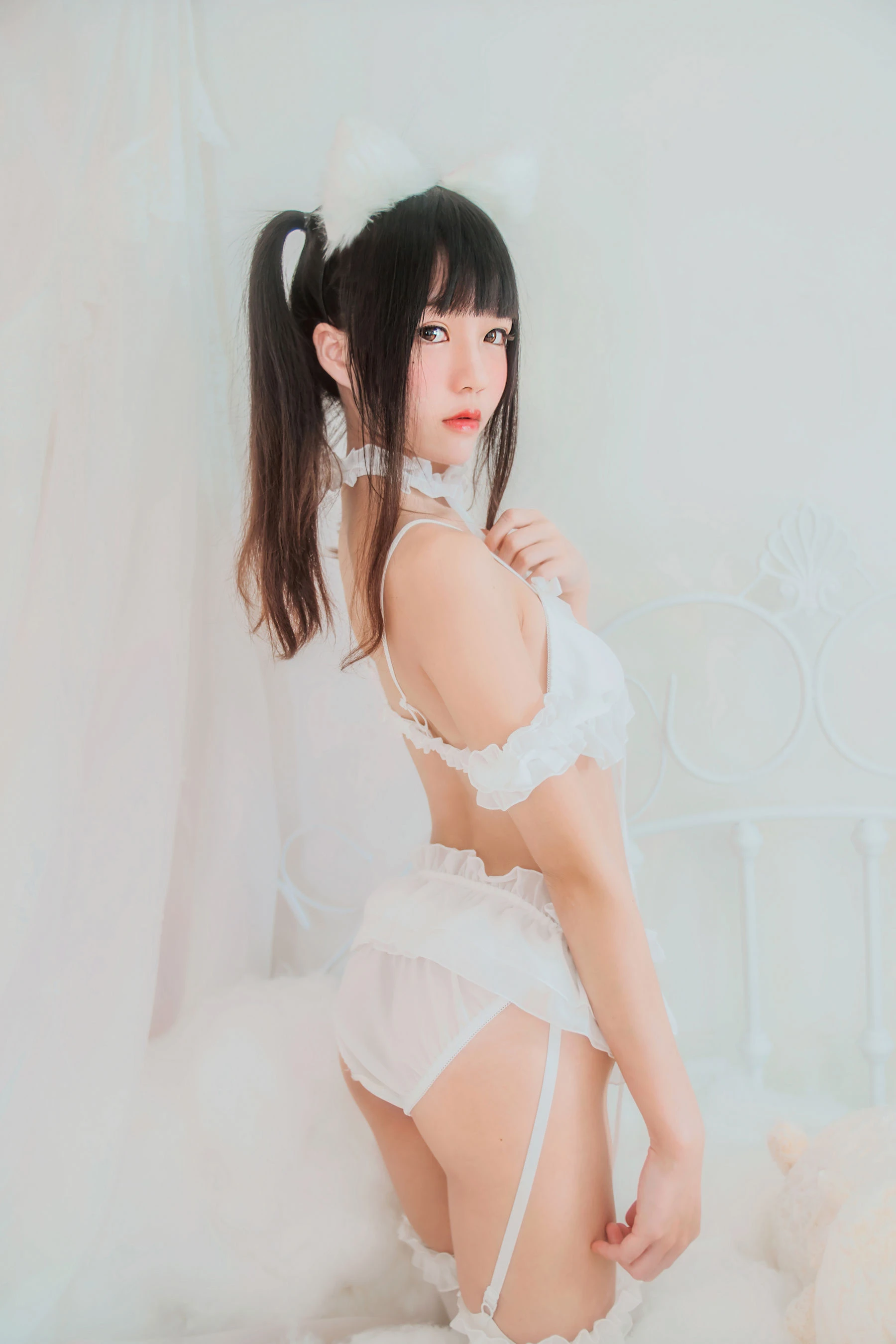 桜桃喵《白猫》插图5