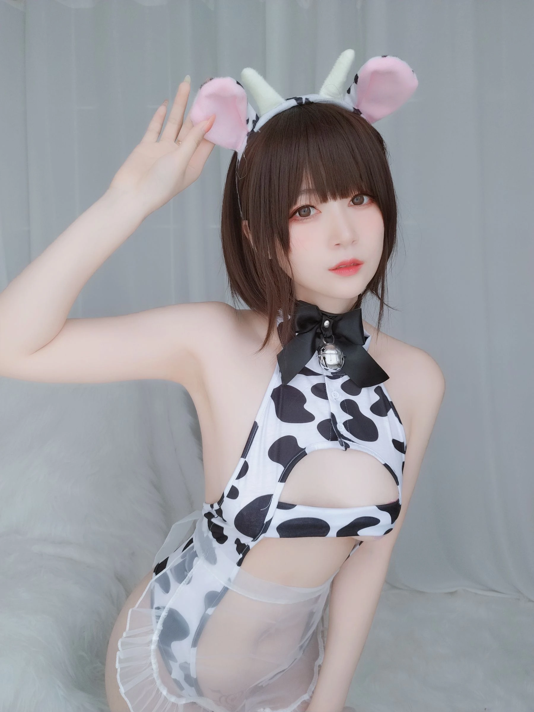 Coser小姐姐白银 – 可爱奶牛插图1