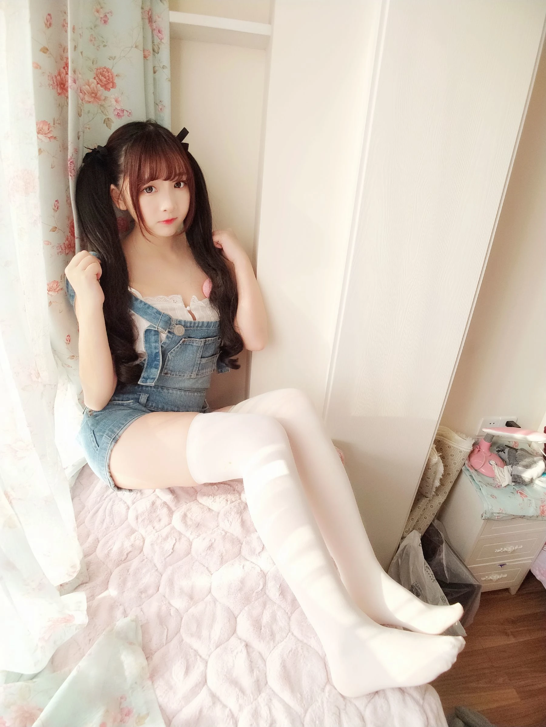 二次元美女古川kagura 牛仔吊带短裤高清在线免费欣赏–微密图社-微密图社