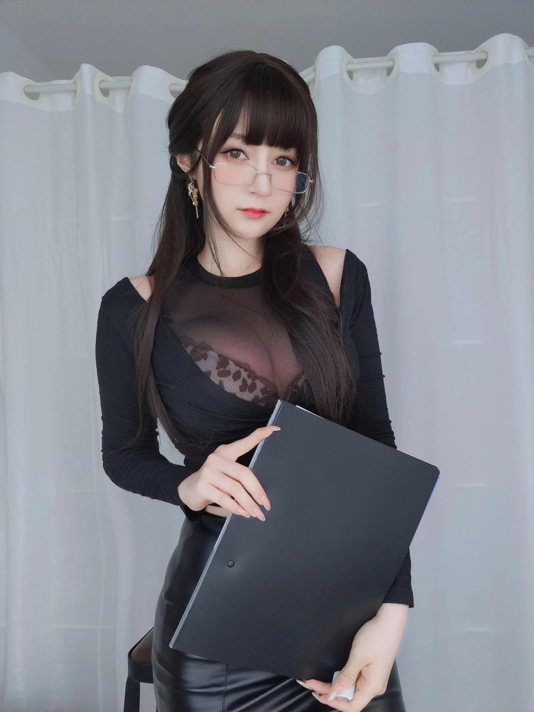 Coser小姐姐白银 – 黒糸女上司の秘密插图4