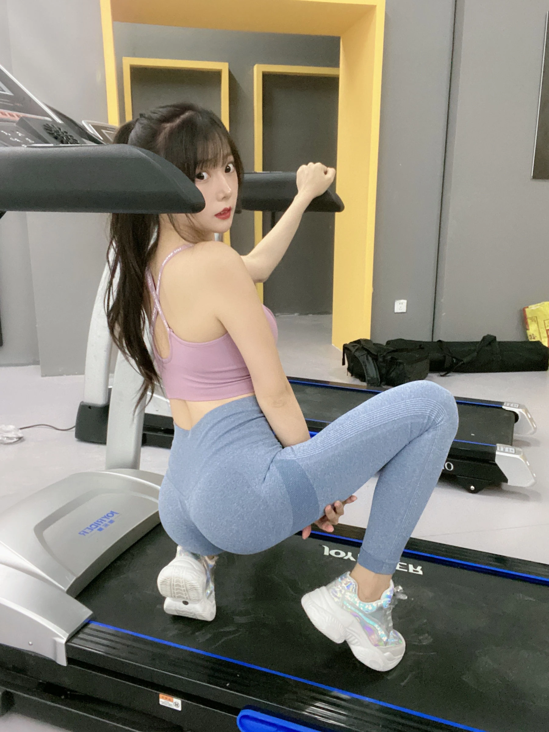 香草喵露露 – 小露乱撞 瑜伽服自拍插图2