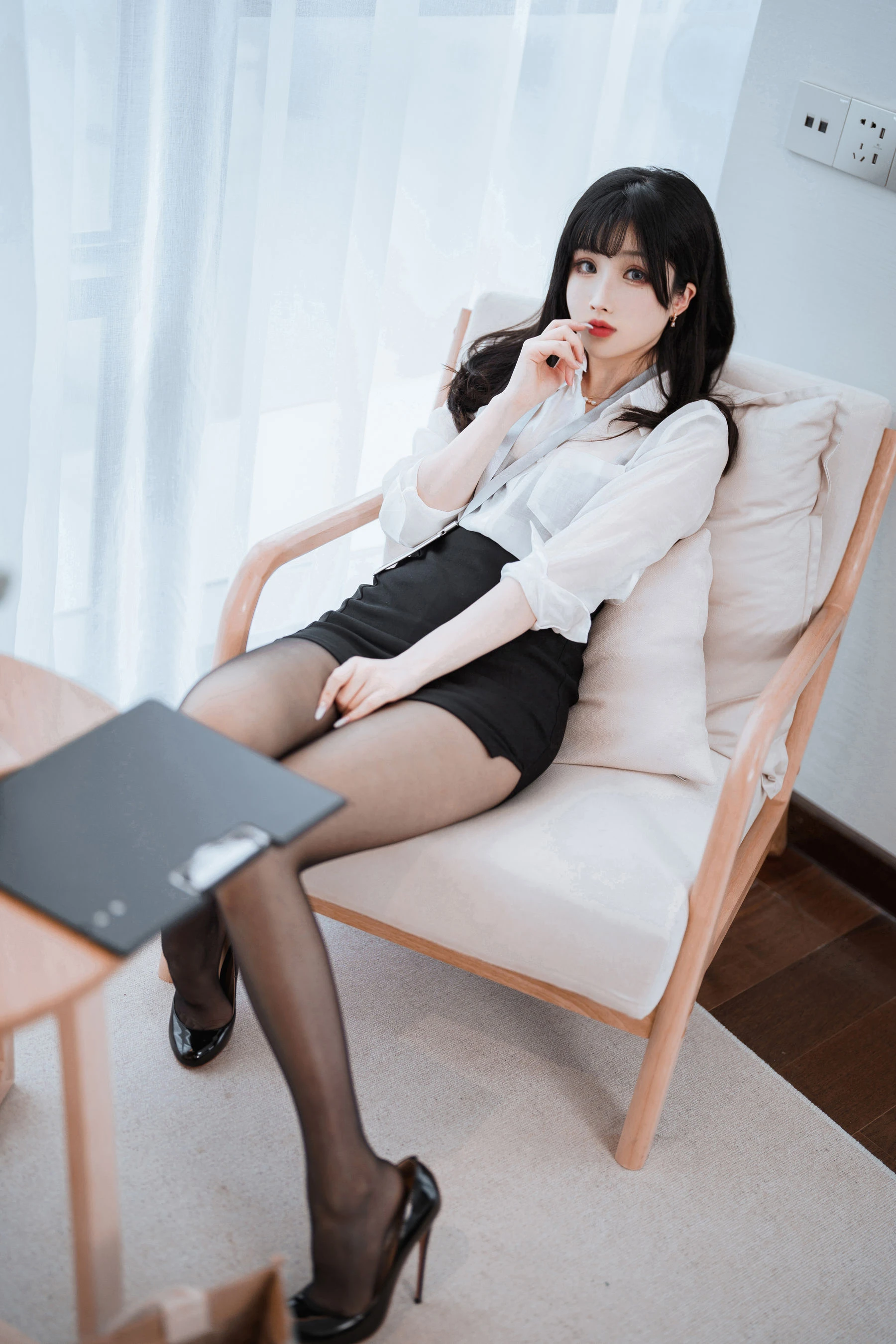 COS福利rioko凉凉子(肉扣热热子)&面饼仙儿 – OL前辈 [51P]插图1