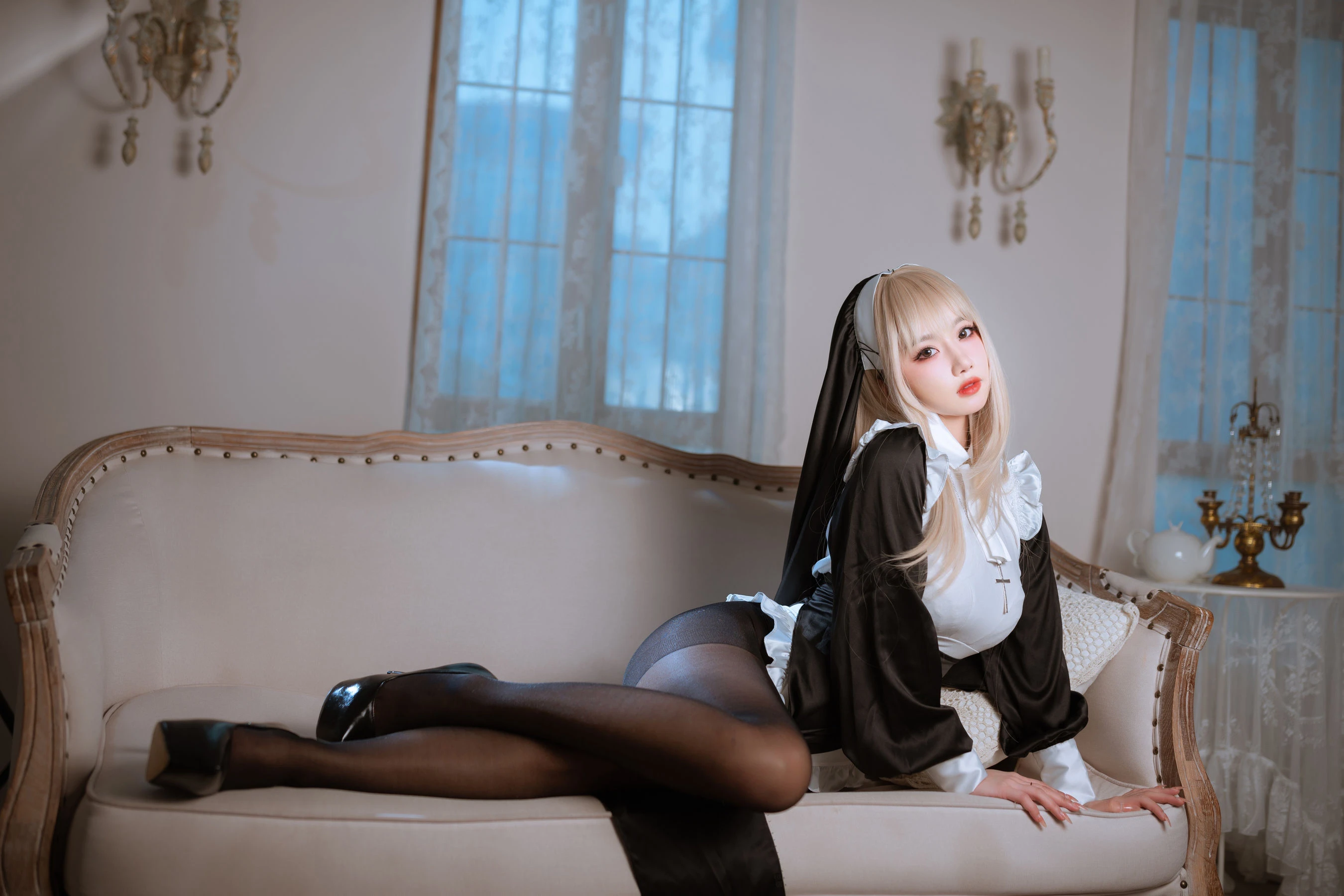 白嫩美少女鬼畜瑶 – 修女插图2