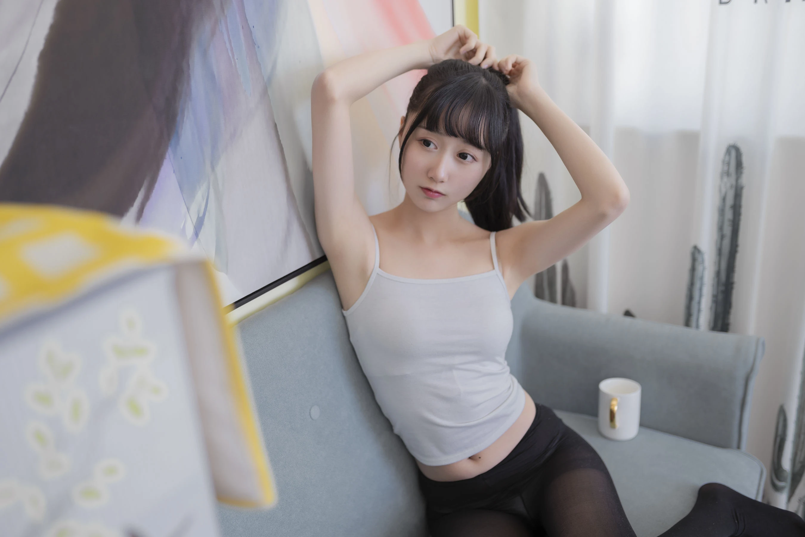 木绵绵OwO – 背心黑丝居家插图2