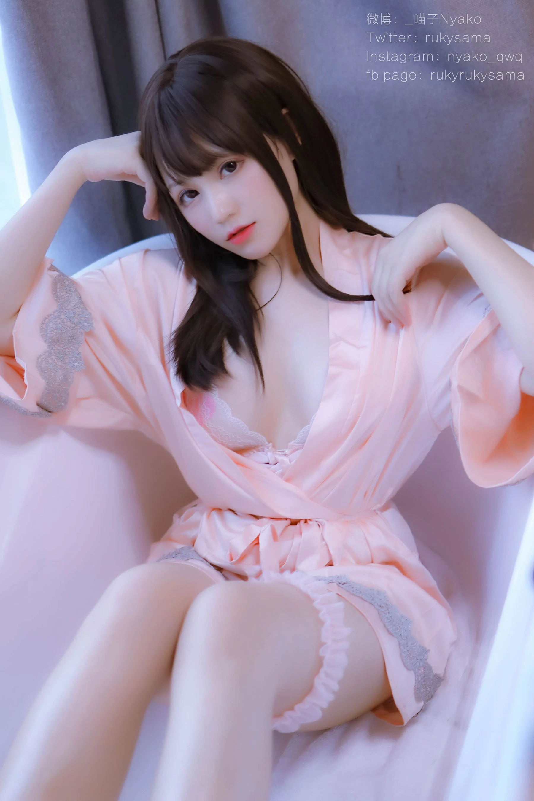 萌妹子Nyako喵子 – 妄想彼女との同棲生活 之 粉嫩丝绸睡衣 [79P]插图4