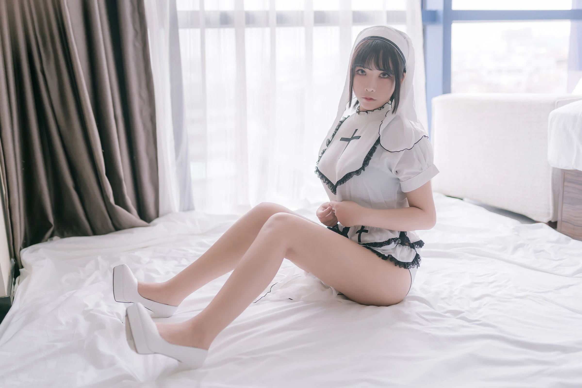 二次元妹子抱走莫子aa – 纯白修女插图2