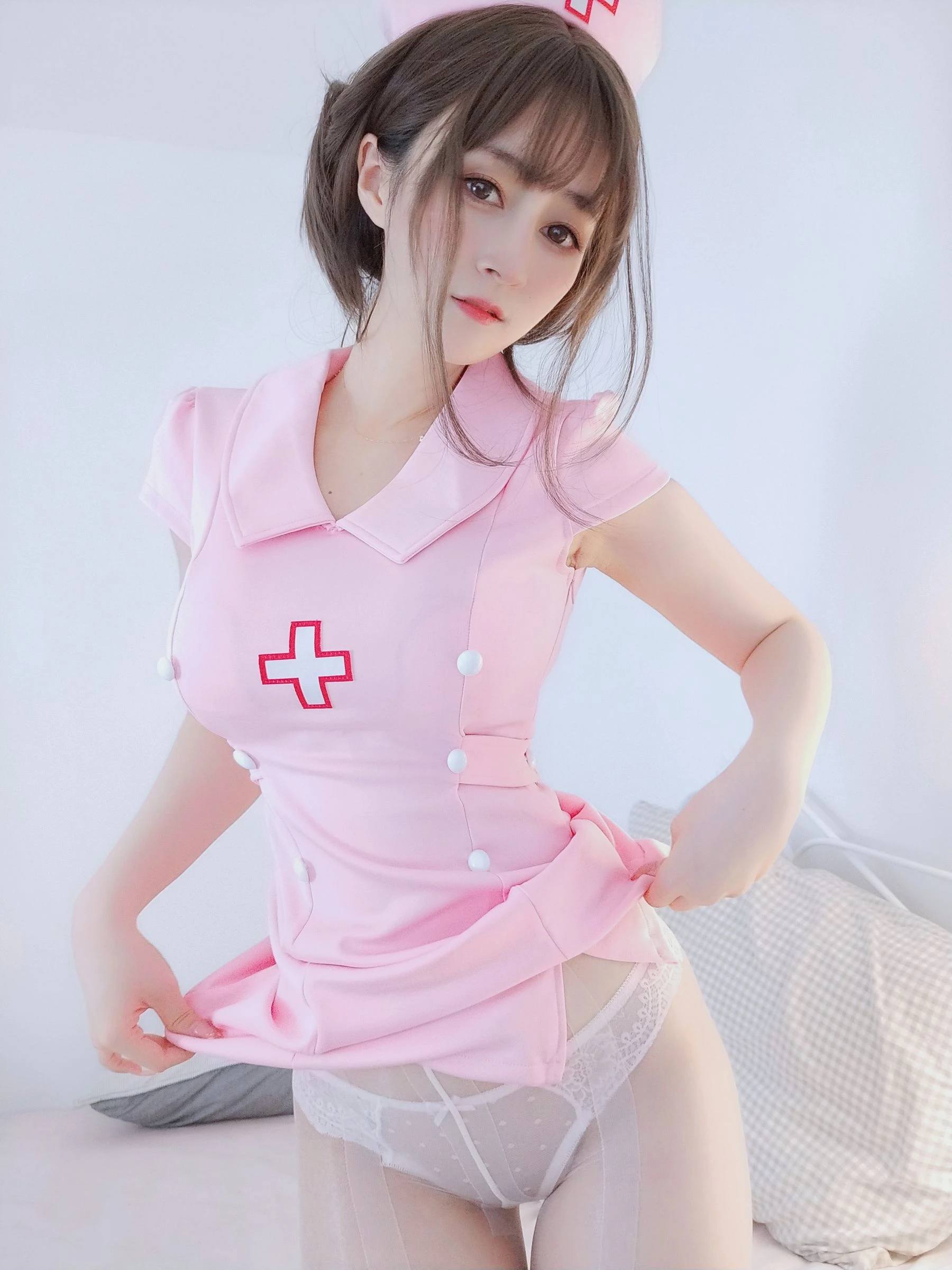 Coser小姐姐白银 – 夜间的私人护士插图2
