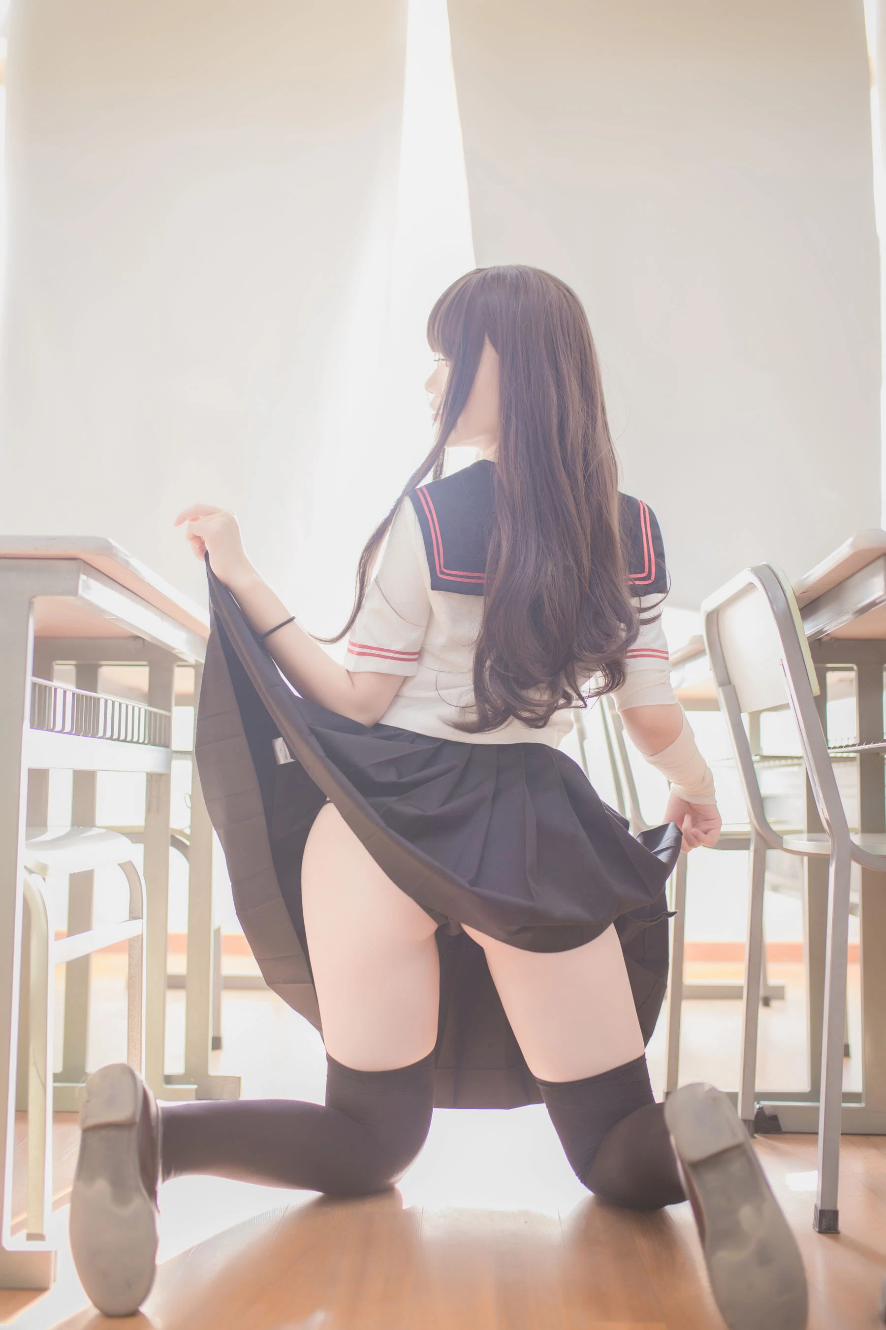 Yoko宅夏《黑丝JK》插图1