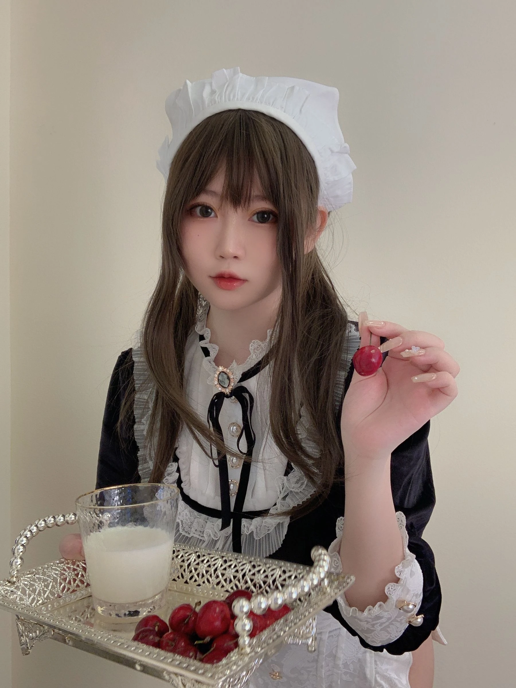 蜜桃少女是依酱呀 – 女仆馆长插图2