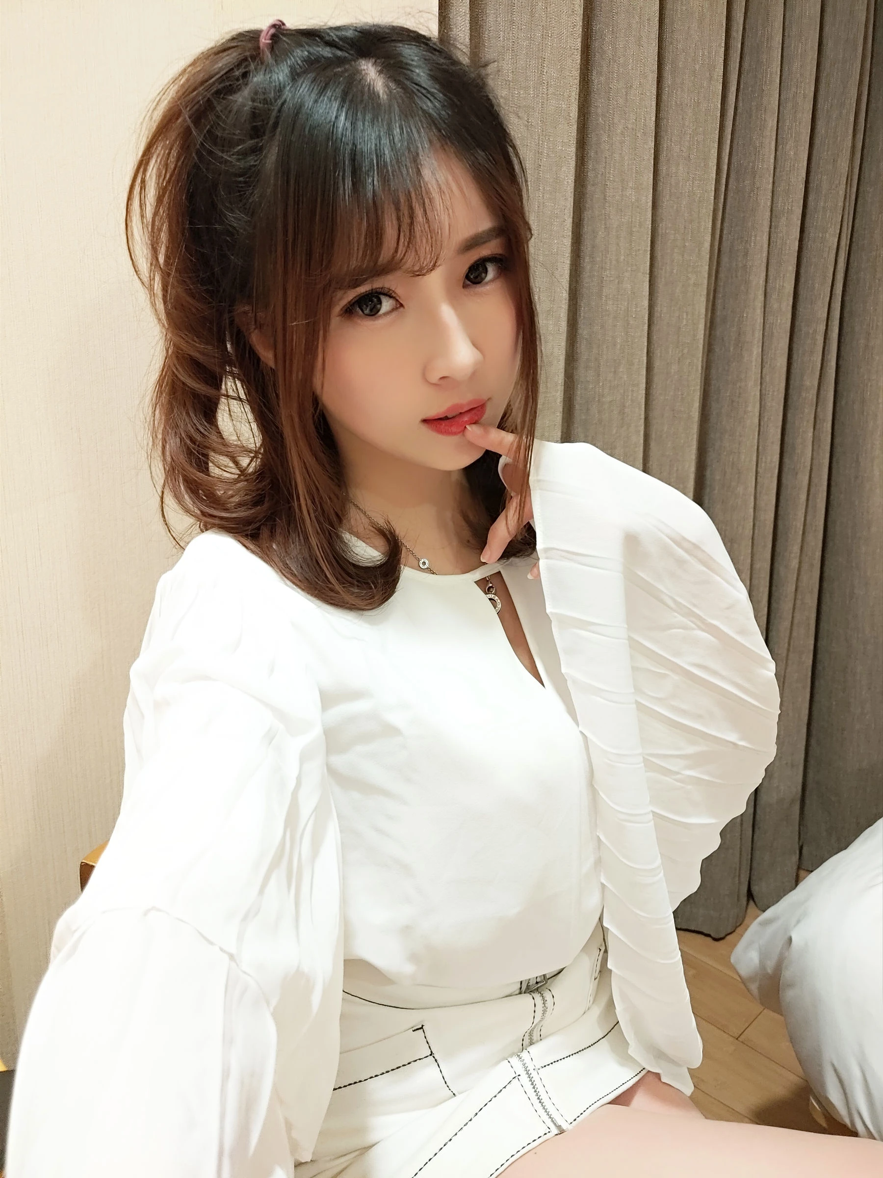 斗鱼主播小女巫露娜 – OL风肤色连裤袜插图4