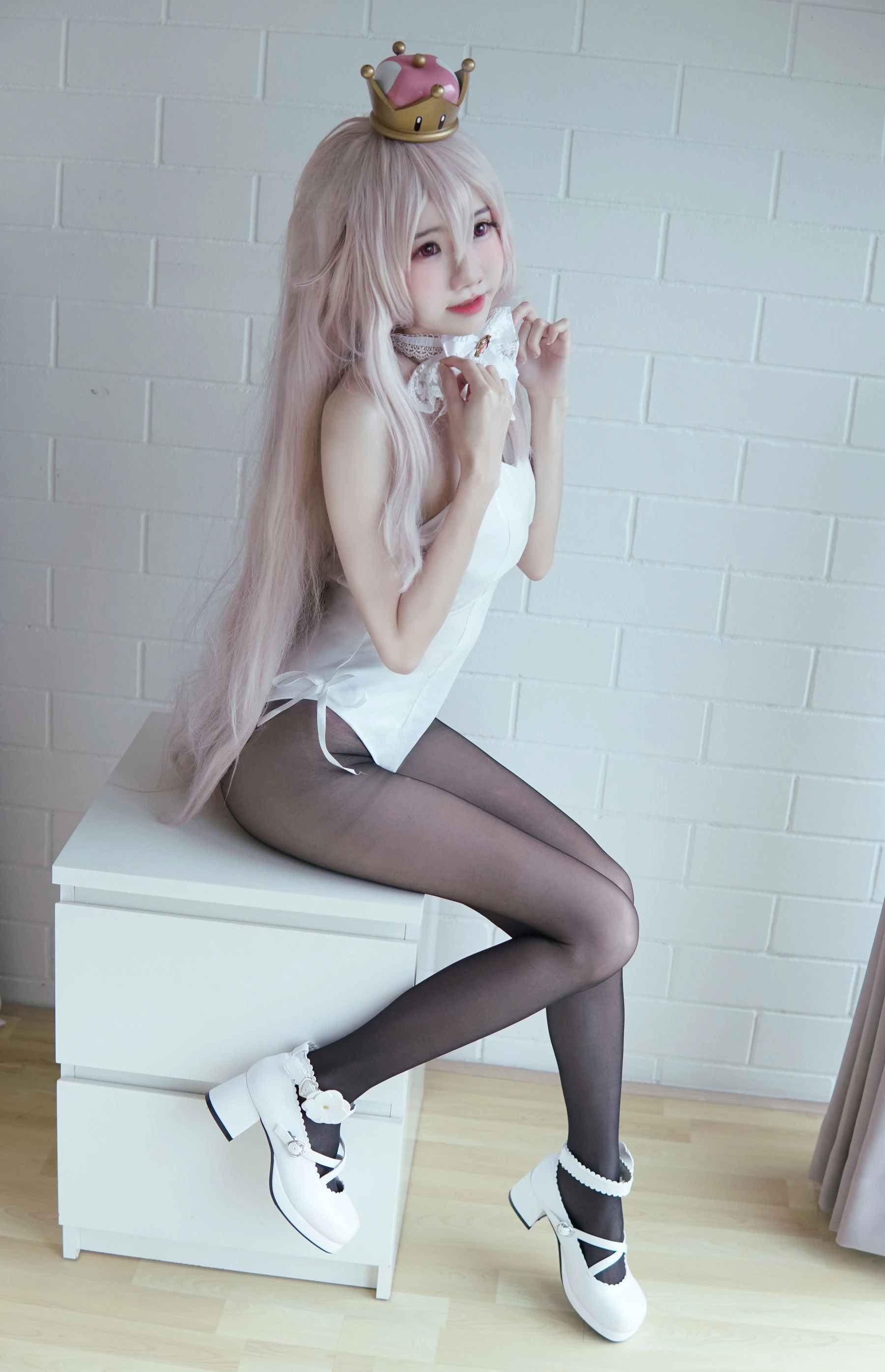 Sally Dorasnow – Super Crown Boo插图4