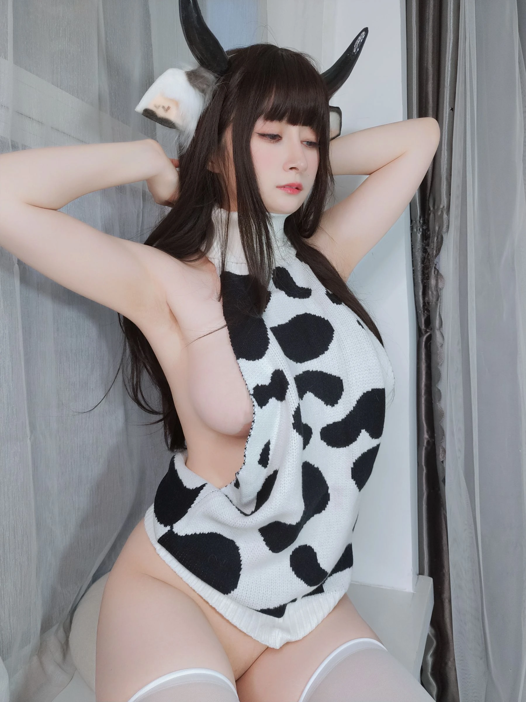 Coser小姐姐白银 – 可爱的奶牛 [27P]插图3