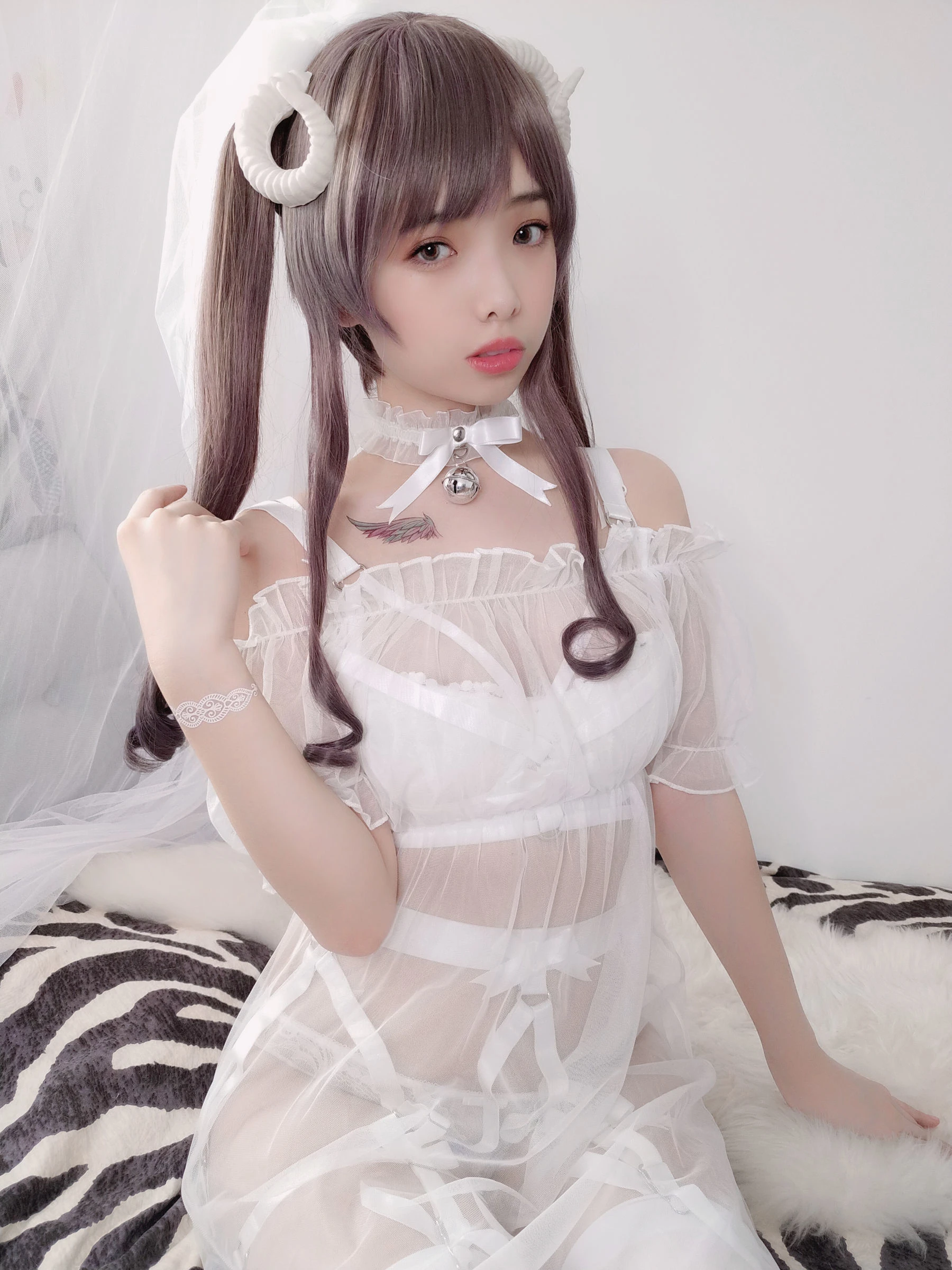 [萝莉COS] 雯妹 – 白色小绵羊 [42P]插图1