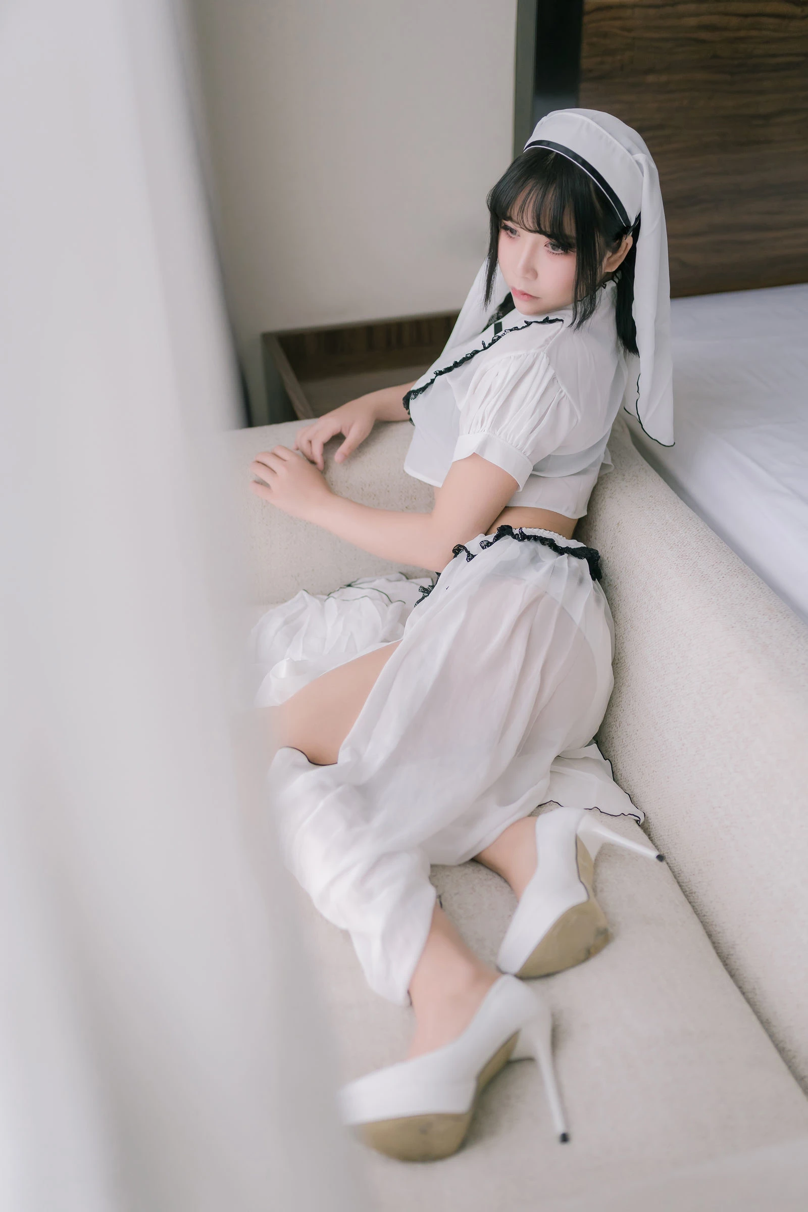 二次元妹子抱走莫子aa – 纯白修女插图1
