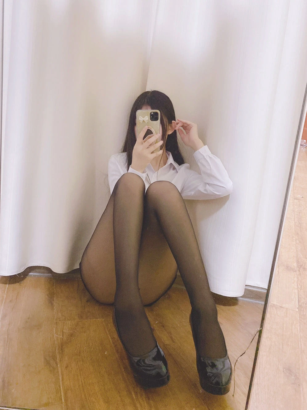 Coser衣衣 – OL制服 [26P]高清在线免费欣赏–微密图社-微密图社