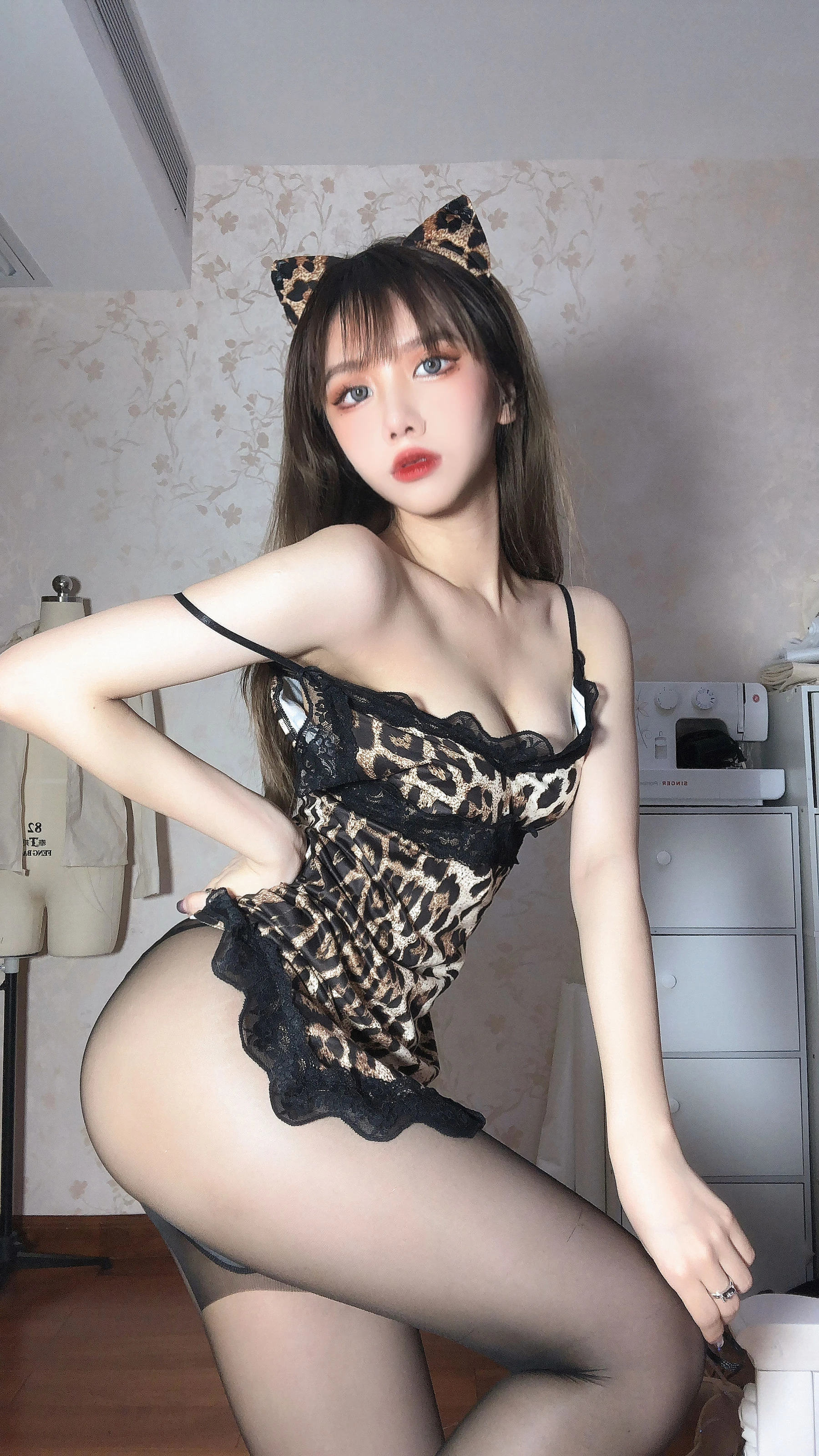 动漫博主果咩酱w – 豹女姐姐 [25P]插图1