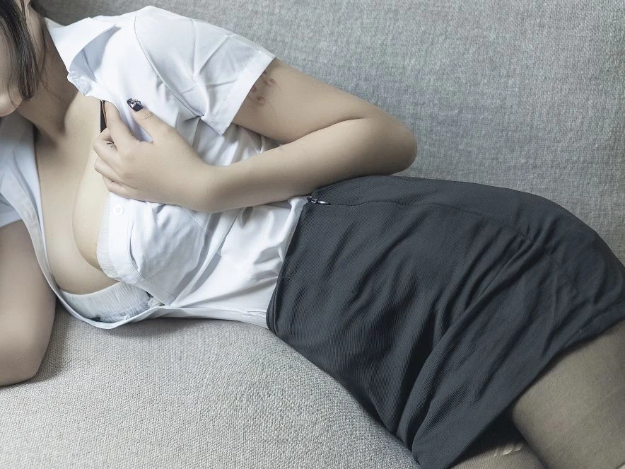 微博妹子 汐 – 制服插图2