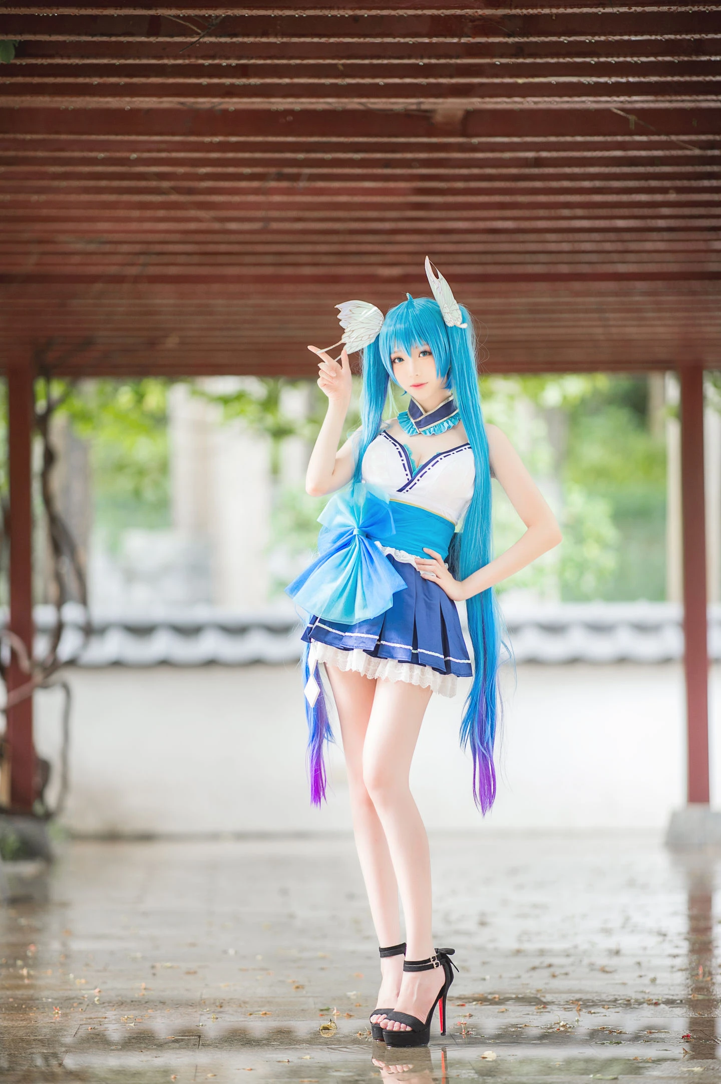 长腿Coser青青子Js – 初音未来插图2