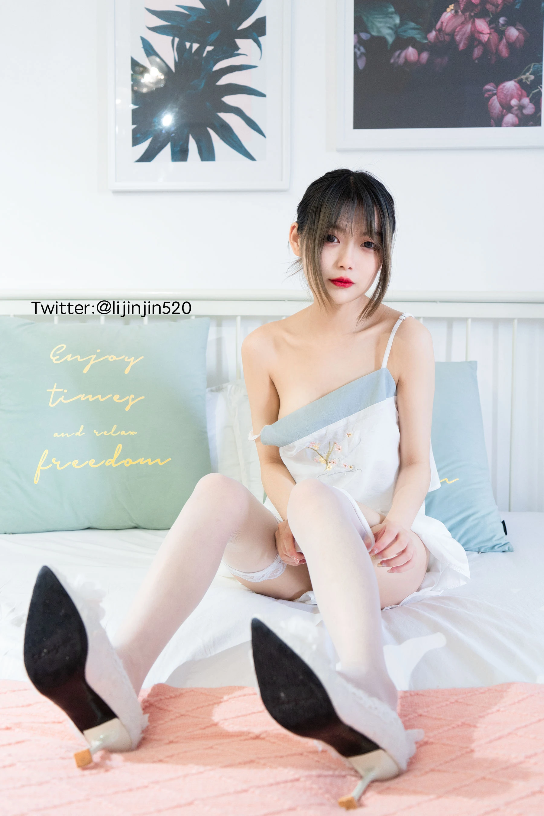 梨瑾瑾 – 室内吊带裙 [20P]插图5