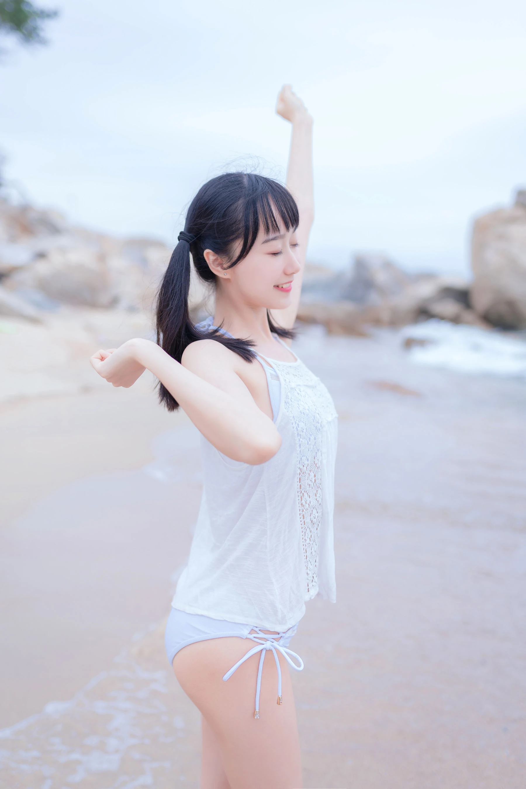 萌系小姐姐木绵绵OwO 海边白色比基尼 [30P]插图4