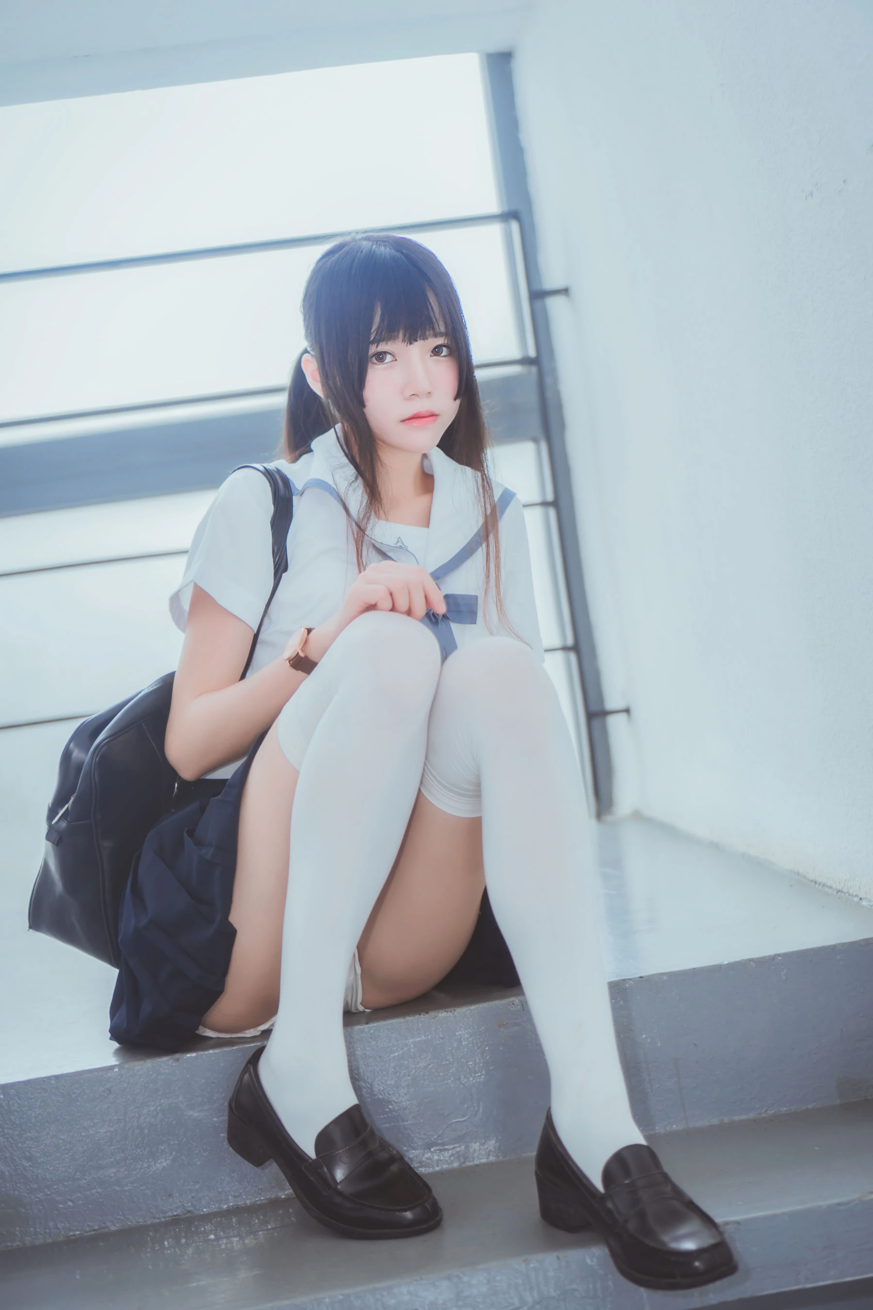 桜桃喵《蓝白水手服》插图2