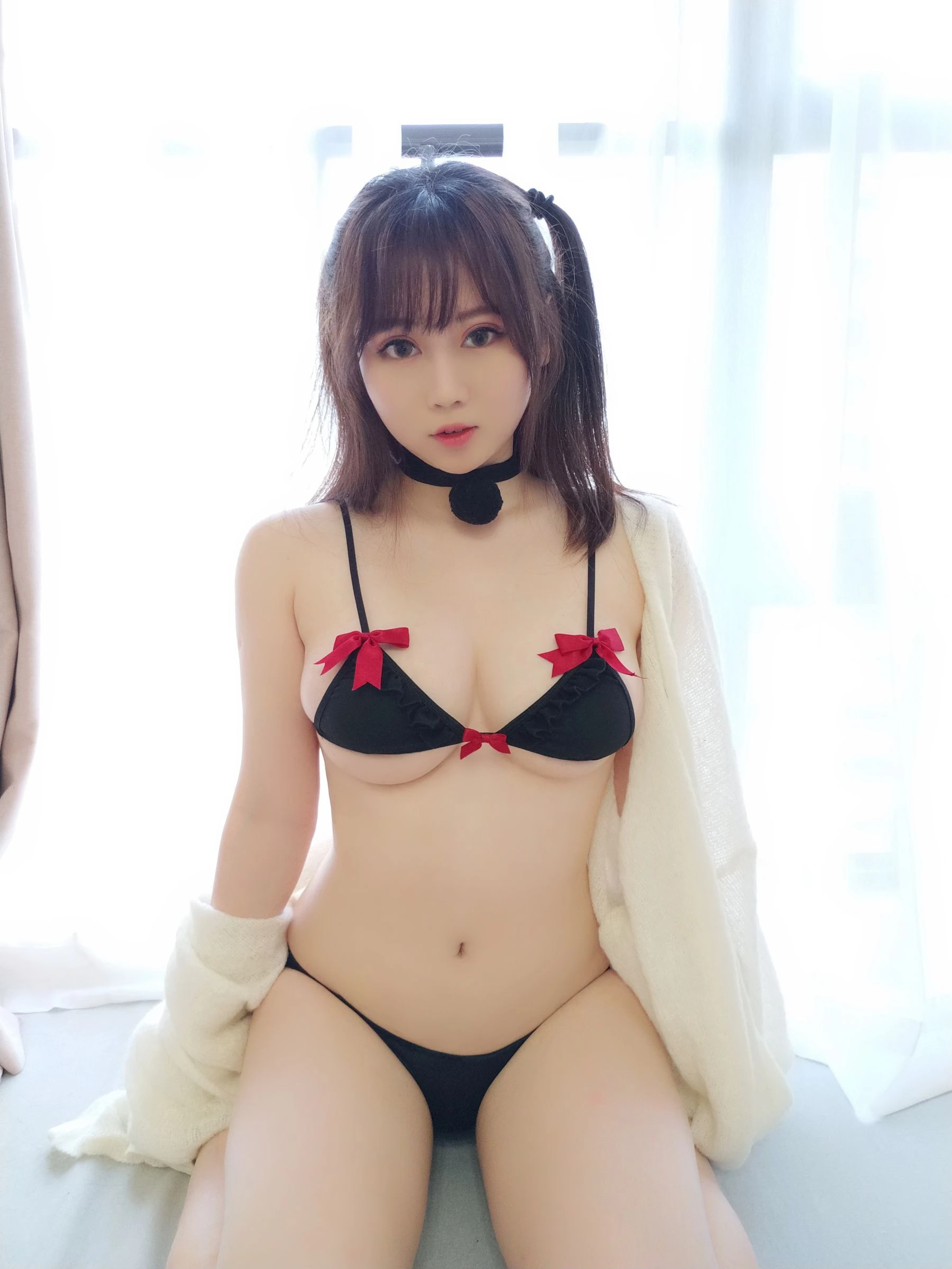 蜜桃少女是依酱呀 黑色情趣内衣插图7