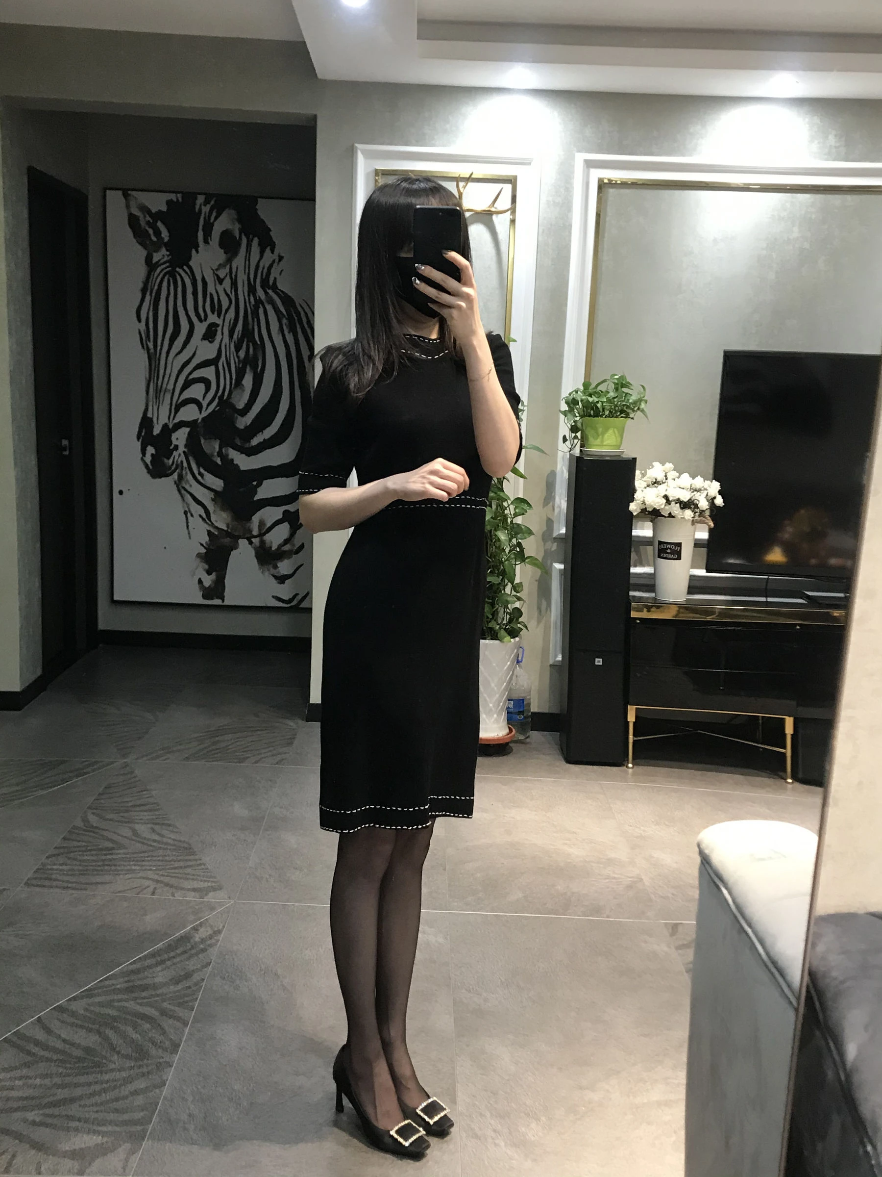 丝足博主麋鹿_Monroe 2020.04.06 难掩性感 [19P]插图2