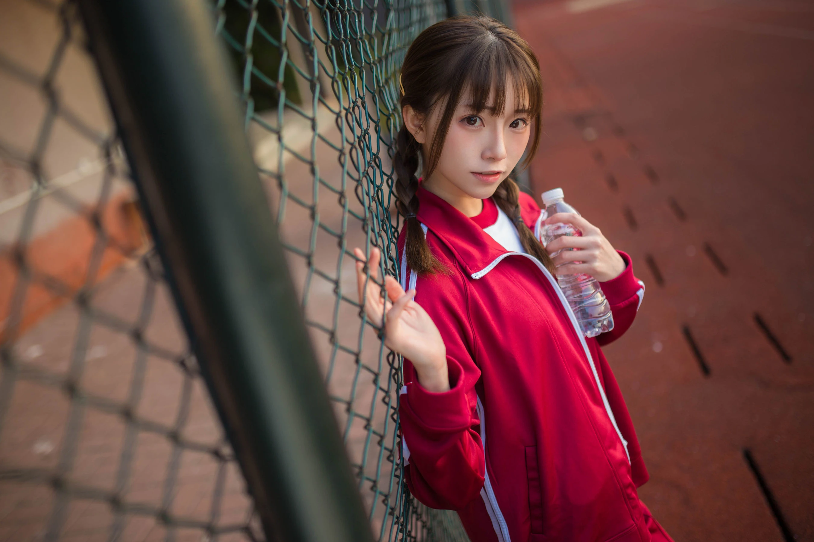 动漫博主Kitaro_绮太郎 红色运动服女孩插图2