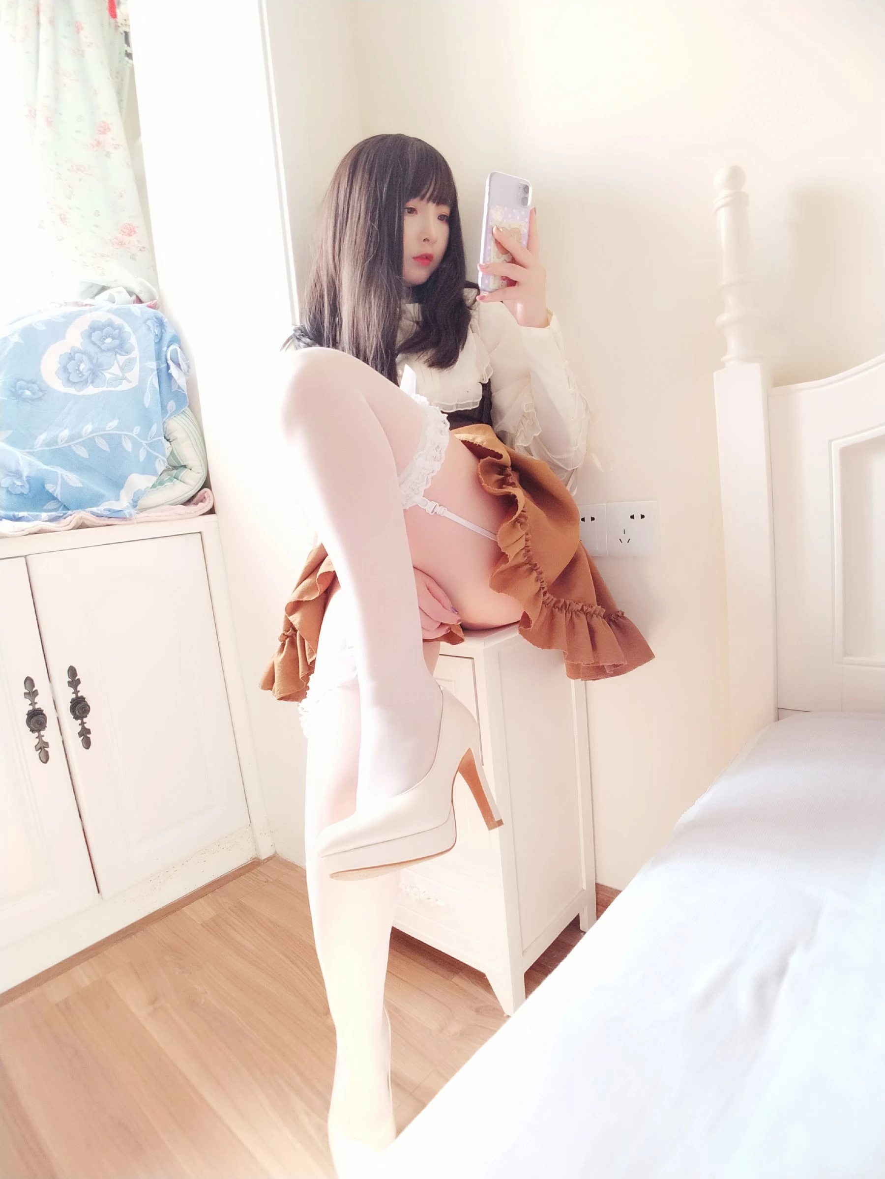 二次元美女古川kagura – 蕾丝长筒吊带丝袜插图1