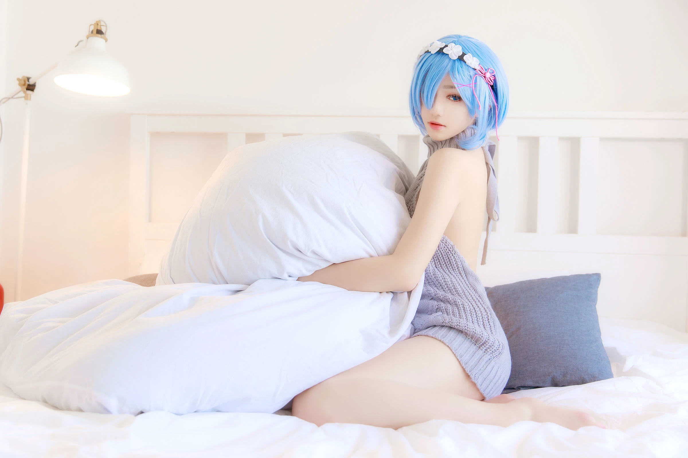 南桃Momoko – 蕾姆露背毛衣插图8