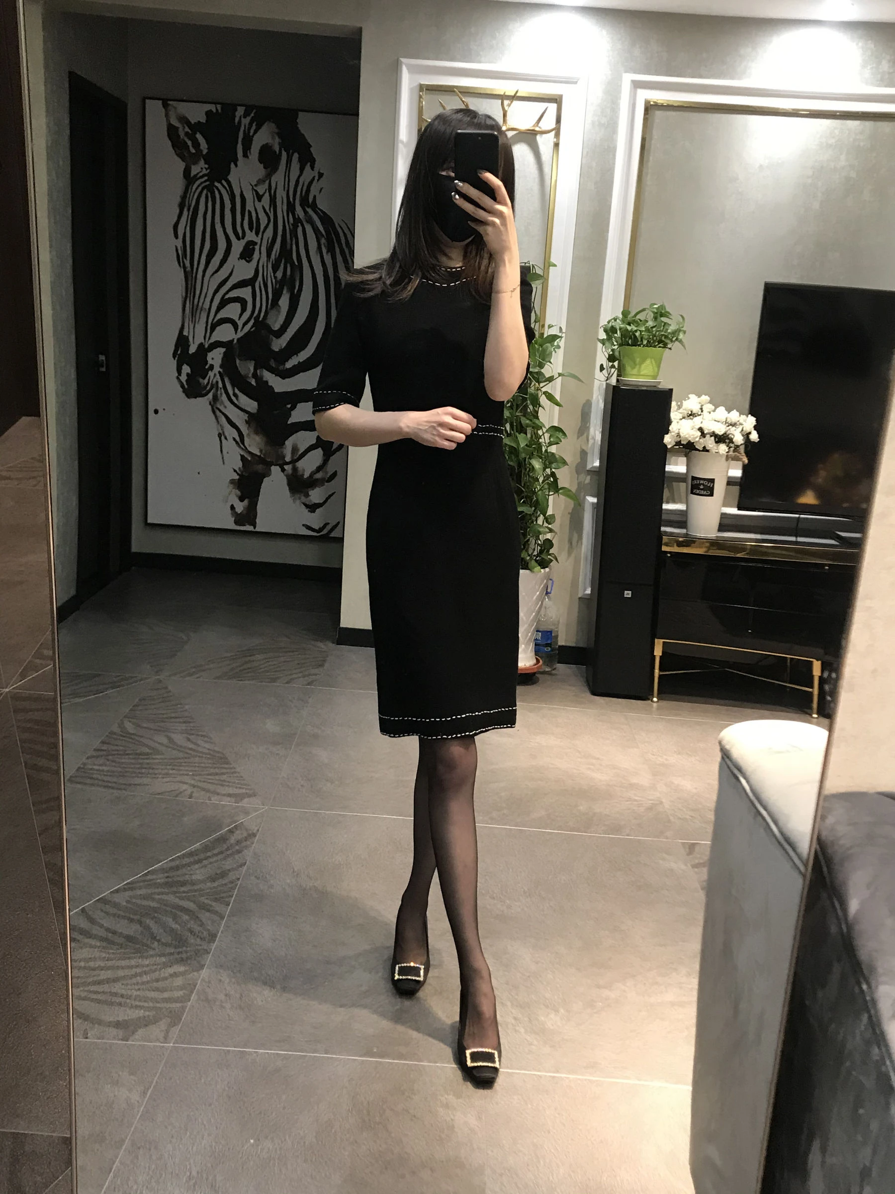 丝足博主麋鹿_Monroe 2020.04.06 难掩性感 [19P]插图1