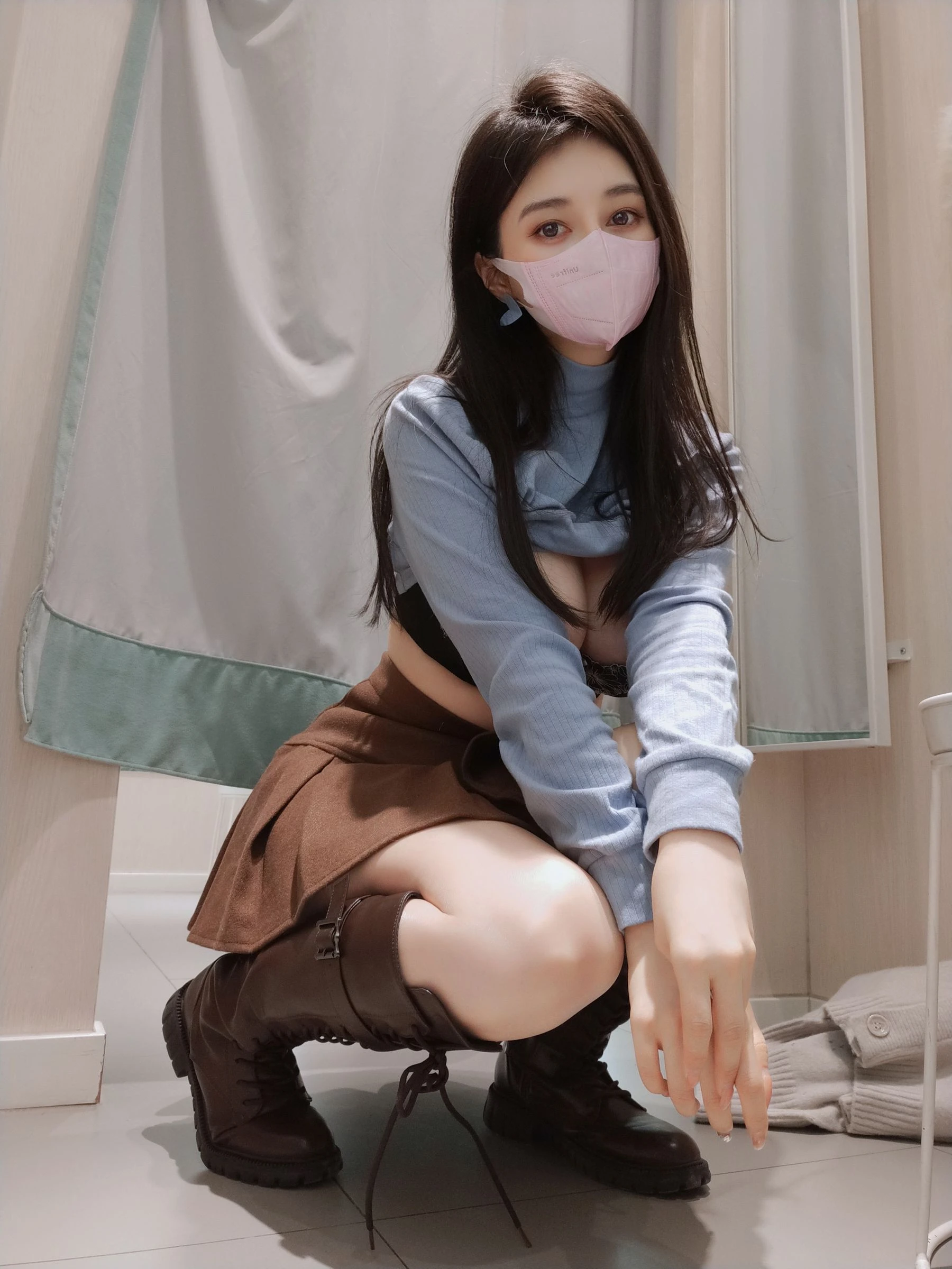 Coser小姐姐白银 – 更衣室自拍插图4