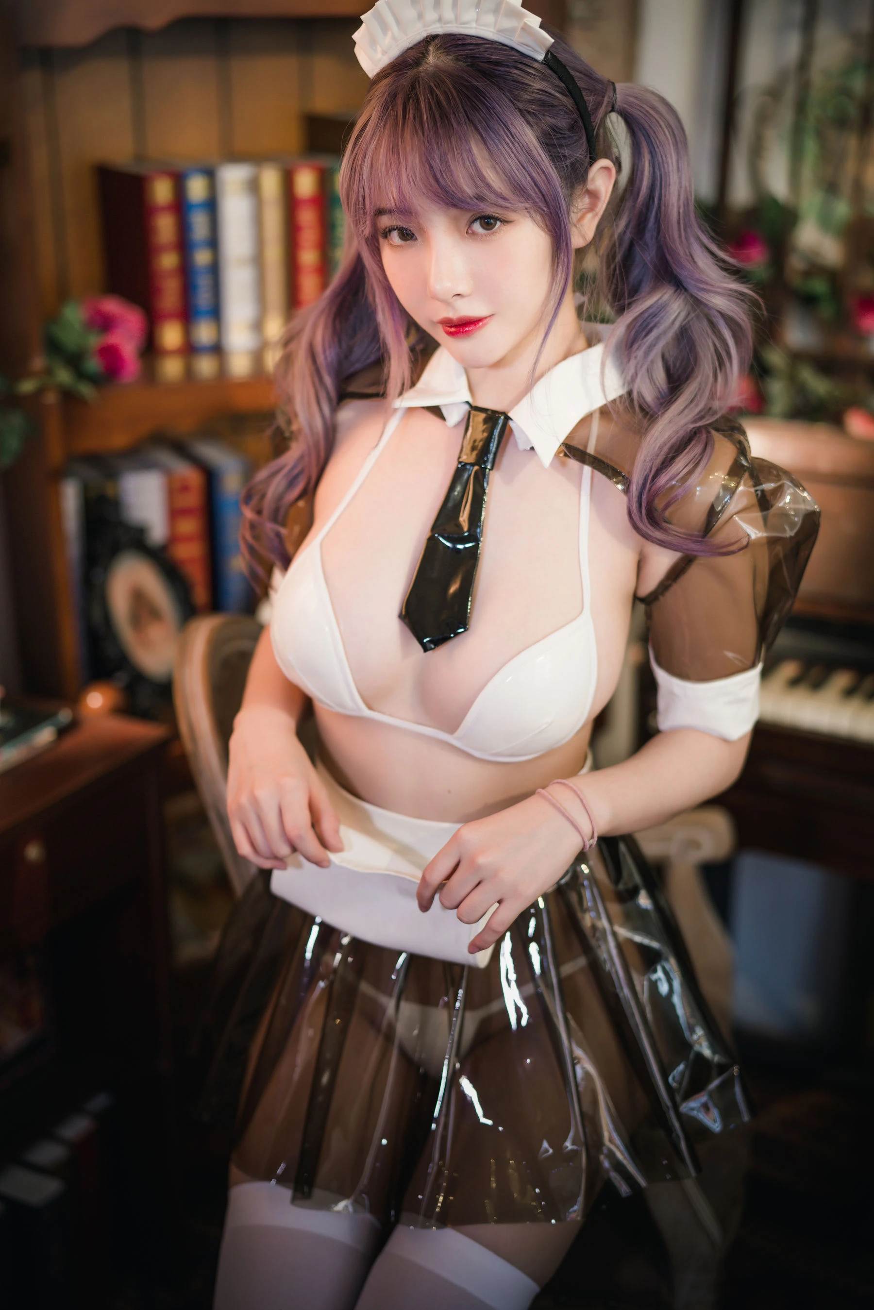 动漫博主雯妹 – 透明皮衣女仆插图1