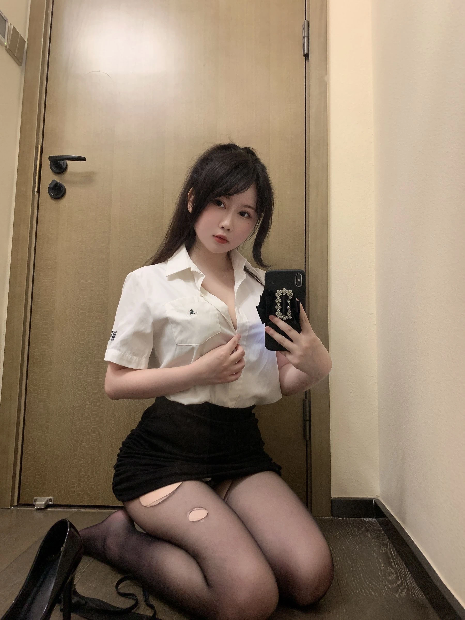 蜜桃少女是依酱呀 – 刚入职的新人插图7