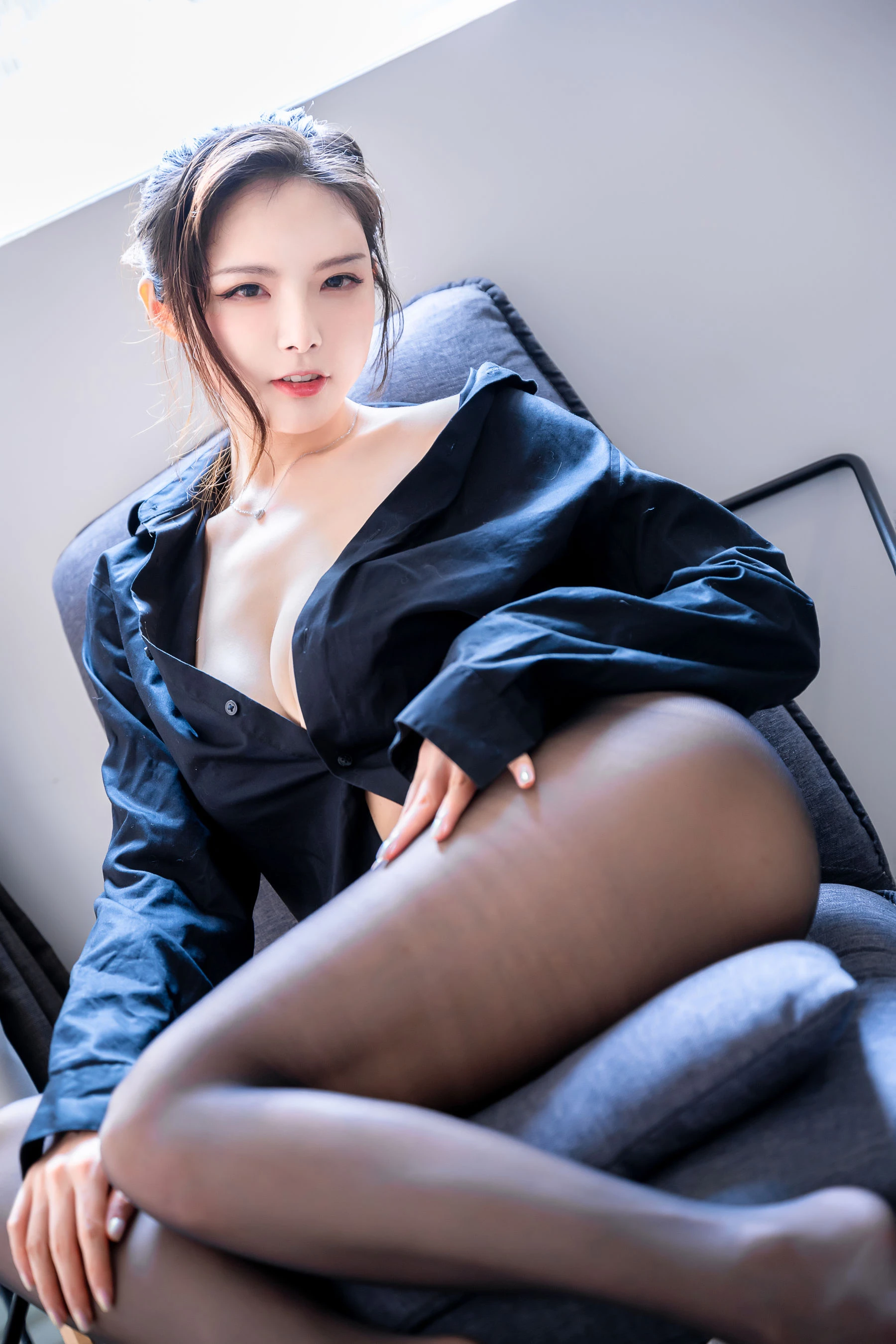 秋和柯基(夏小秋秋秋) – 黑色衬衫 [37P]插图6