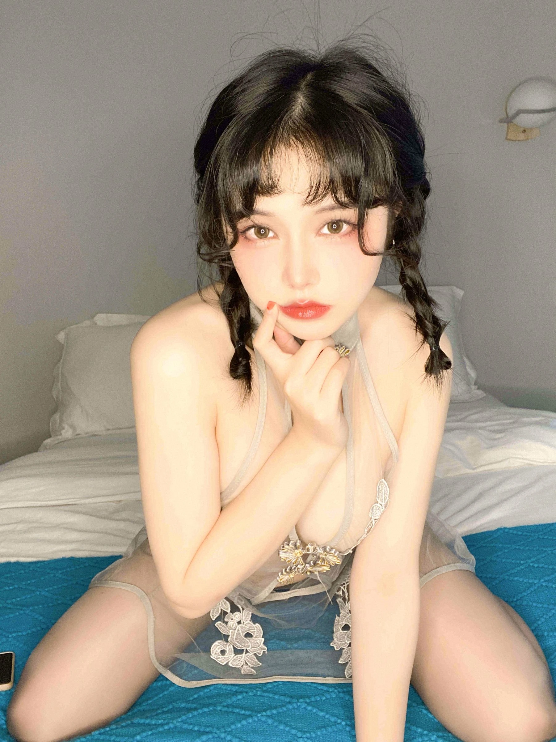 七月喵子 – 透明灰撕袜插图2