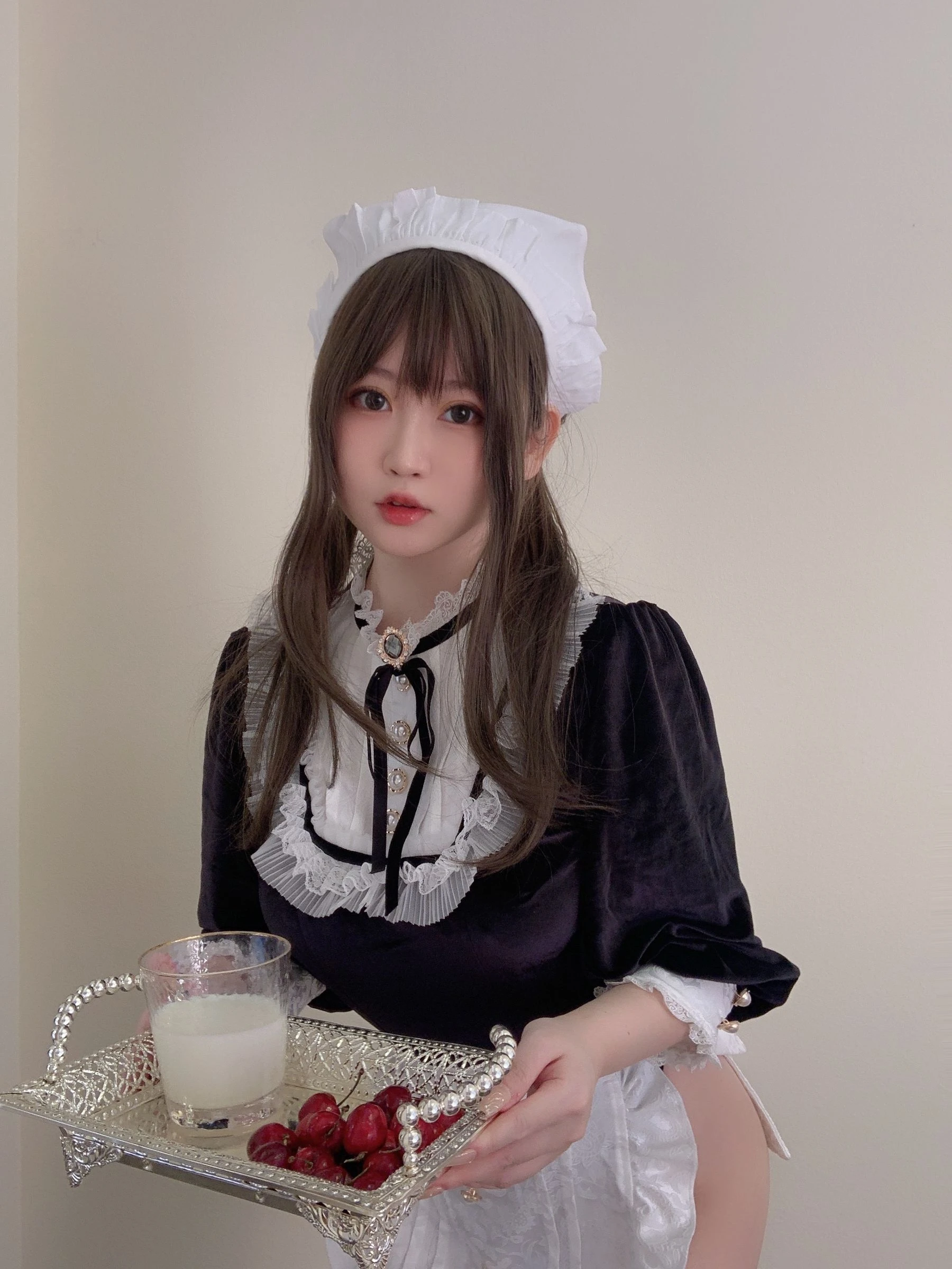 蜜桃少女是依酱呀 – 女仆馆长插图1