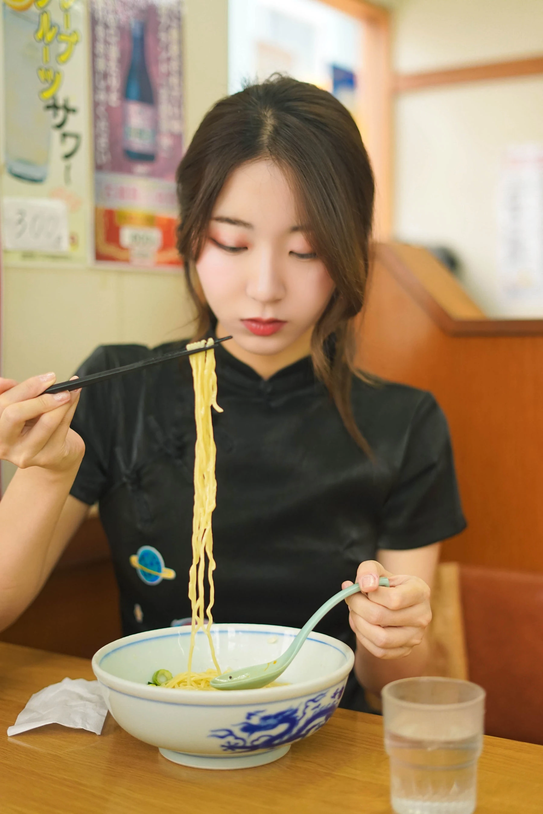 人气Coser黑川 旗袍插图1